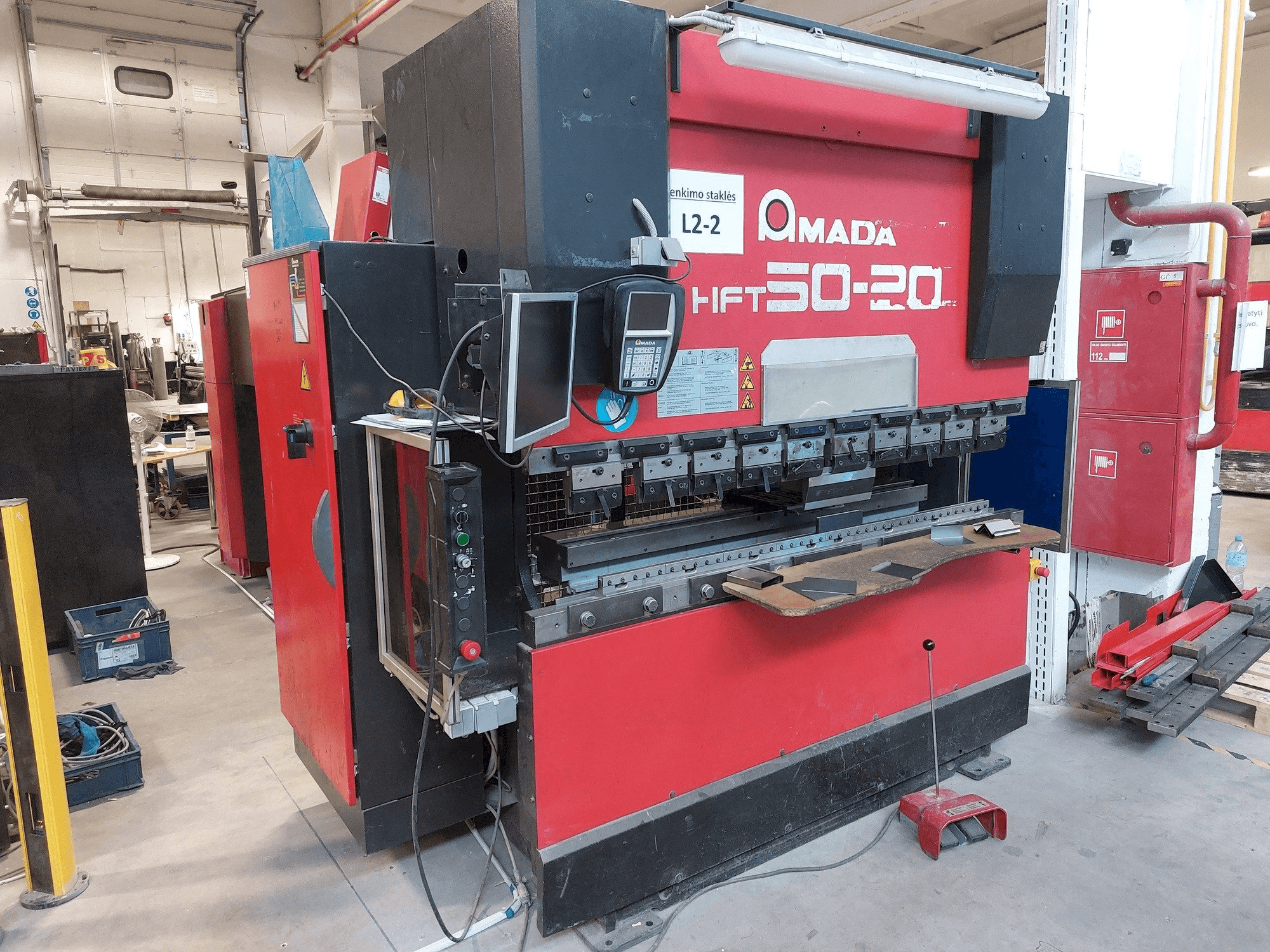 Prikaz stroja AMADA HFT 50-20 sprijeda