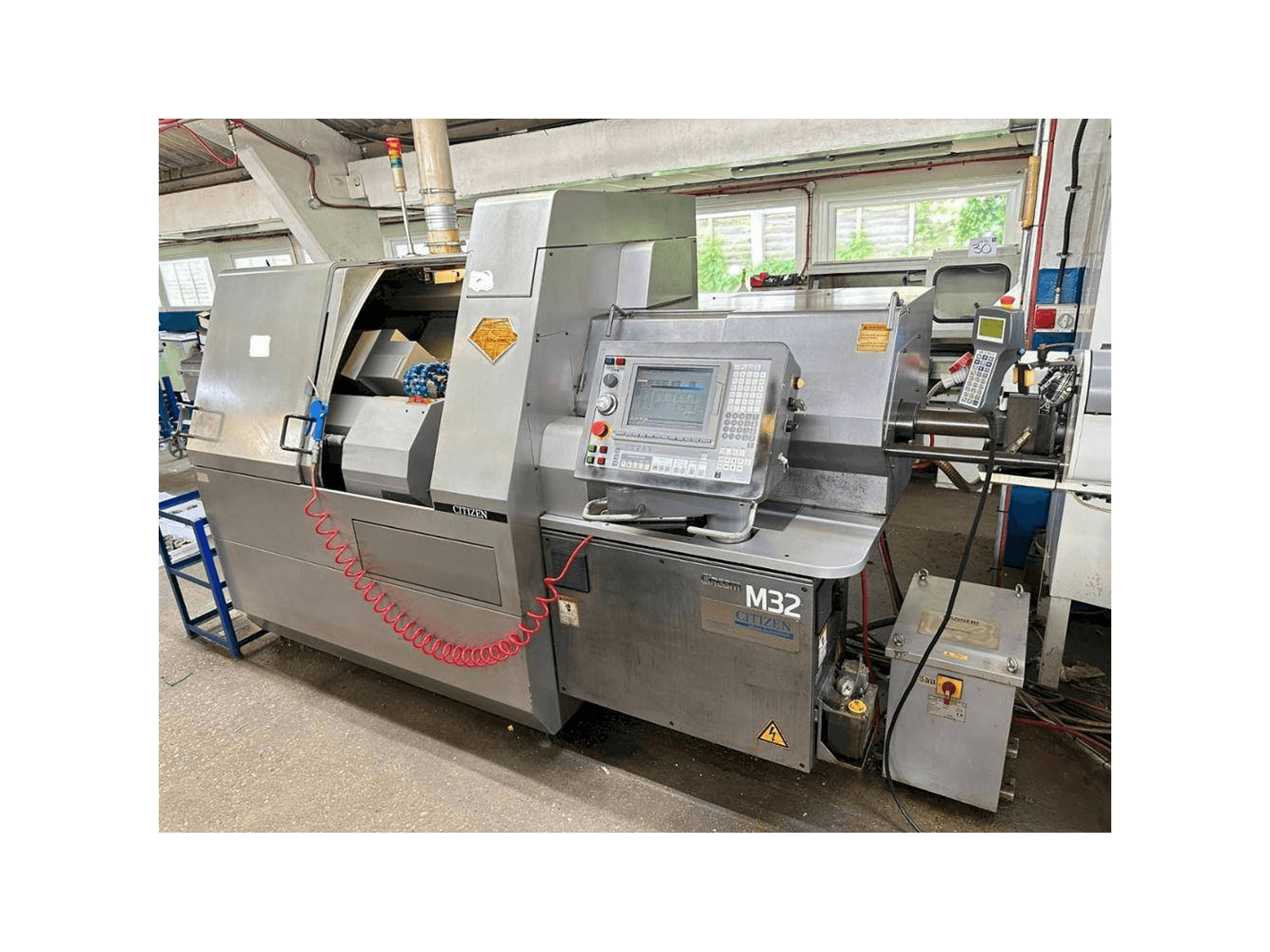 Prikaz stroja Citizen M32V sprijeda