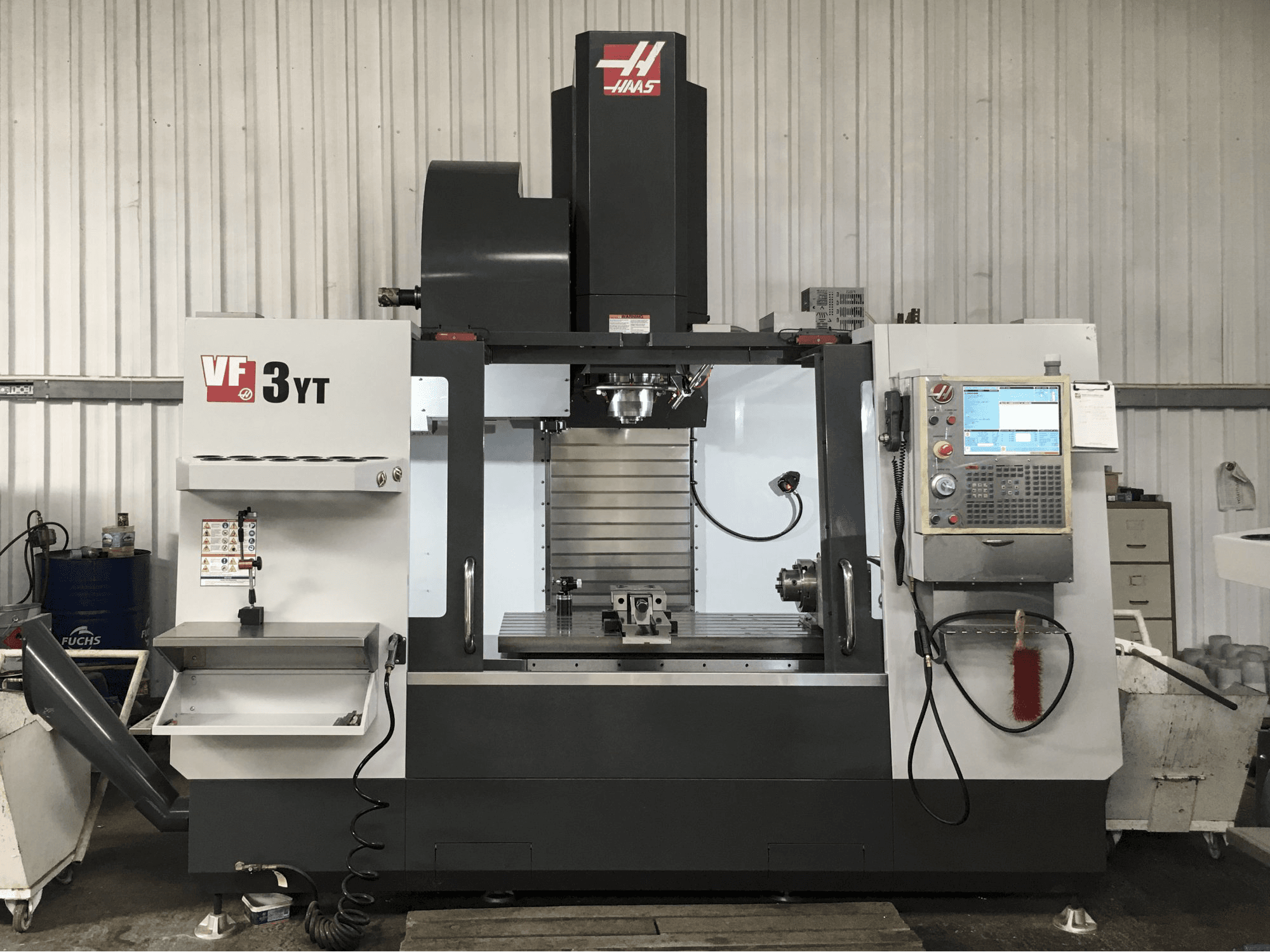 Prikaz stroja HAAS VF-3YT/50 sprijeda