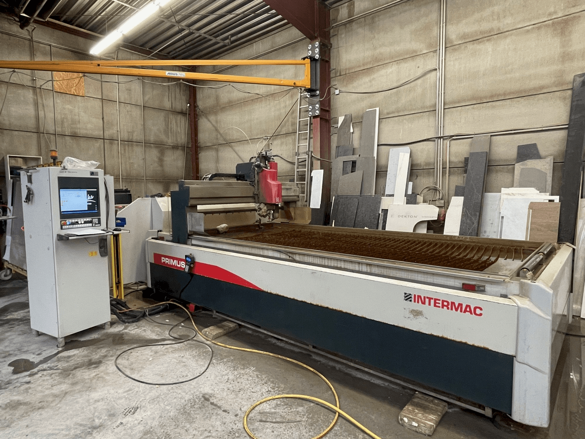 Prikaz stroja Intermac Primus 184 sprijeda