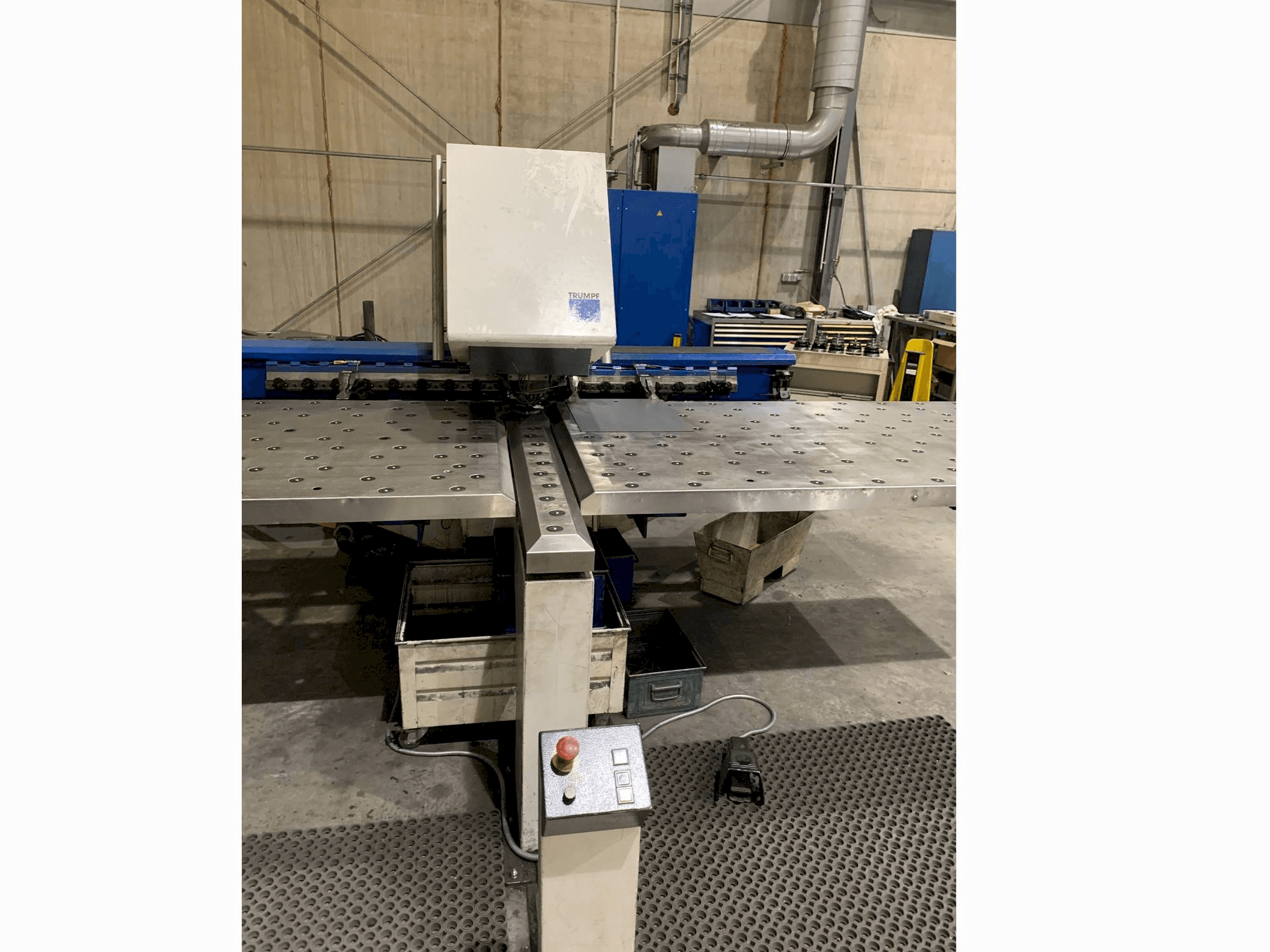 Prikaz stroja Trumpf Trumatic 200 sprijeda