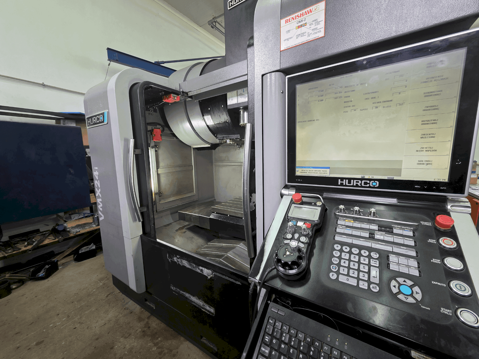 Prikaz stroja Hurco VMX 24i sprijeda