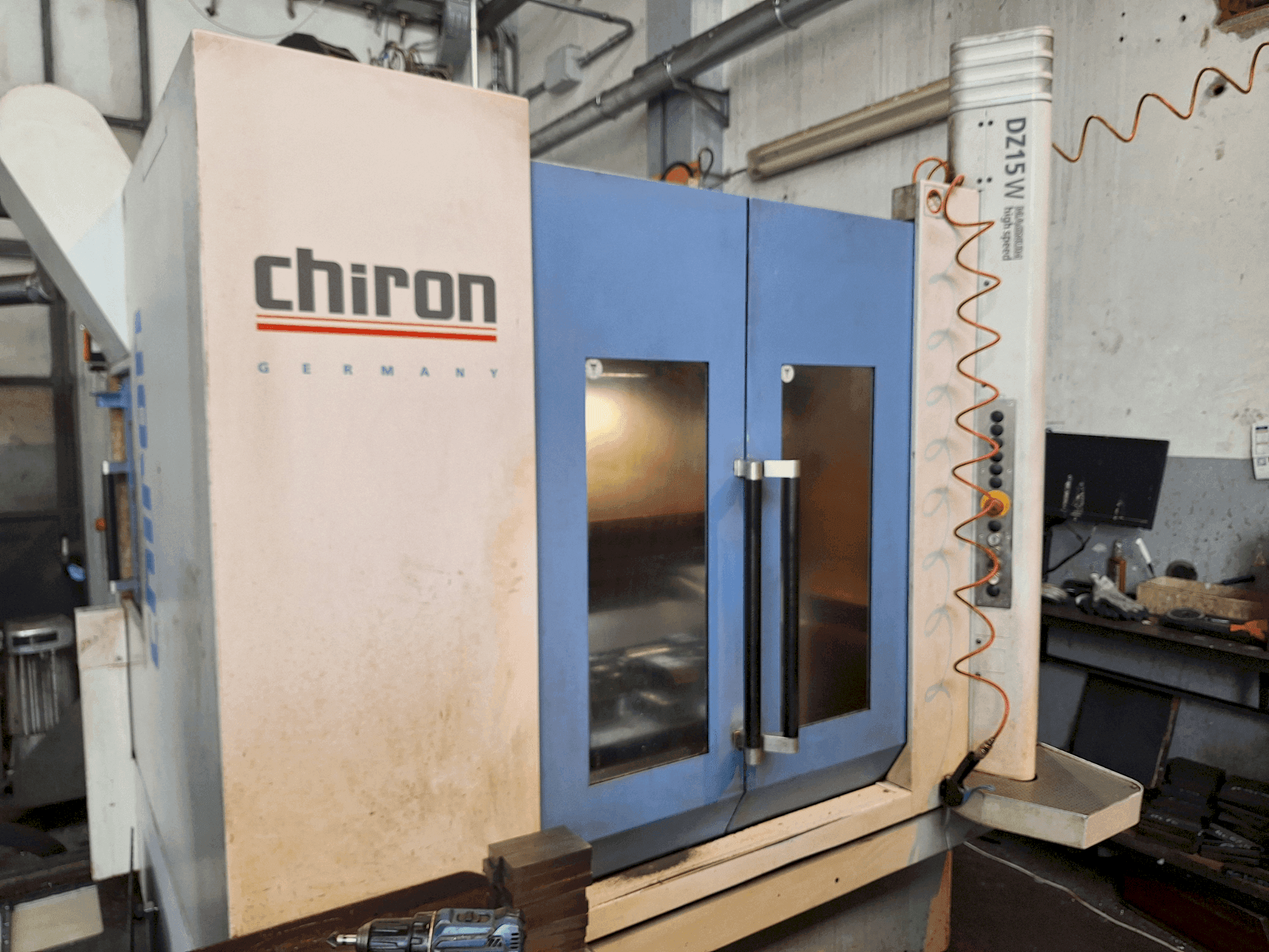 Prikaz stroja CHIRON DZ15W Magnum sprijeda