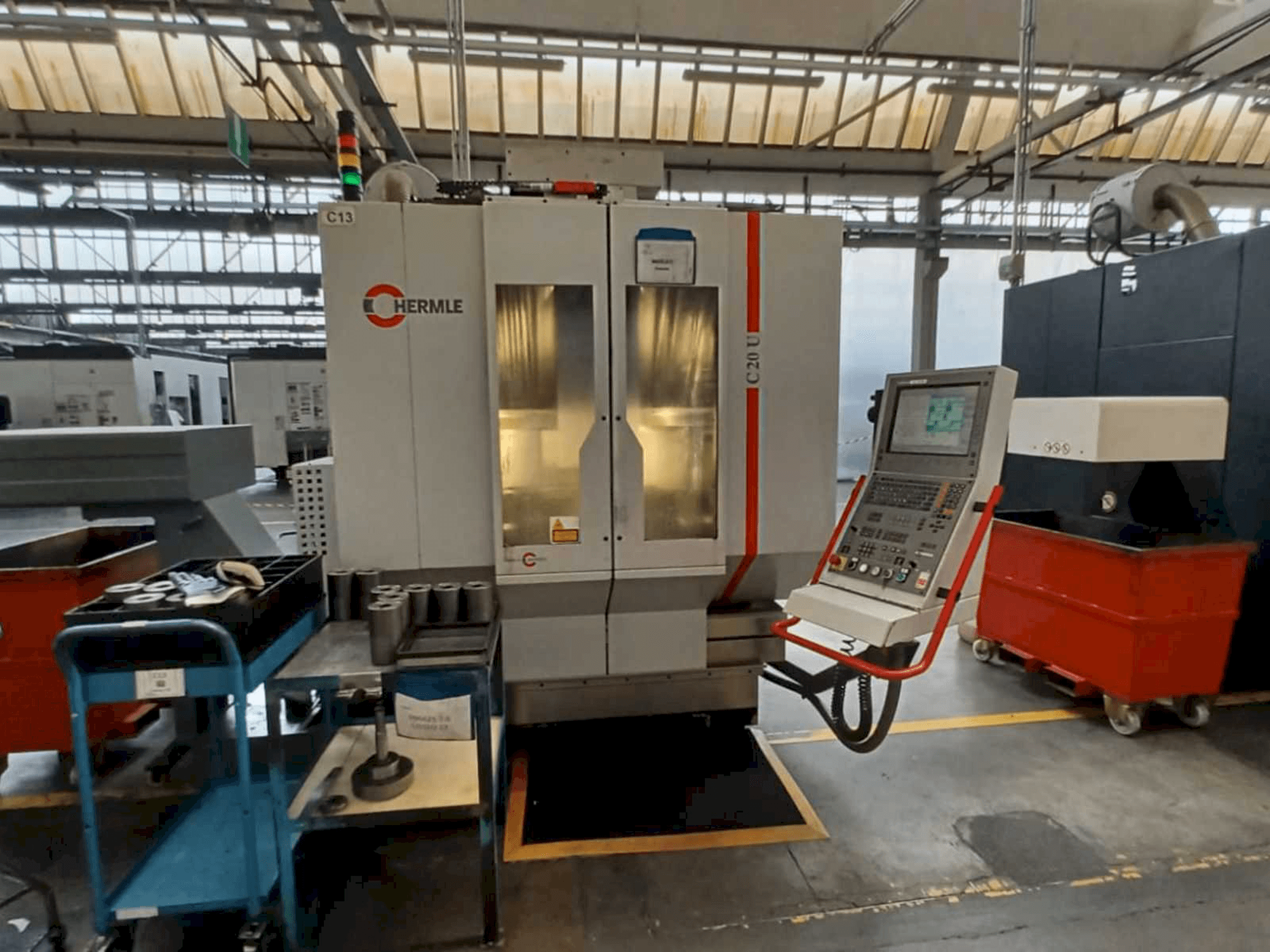 Prikaz stroja HERMLE C20U sprijeda