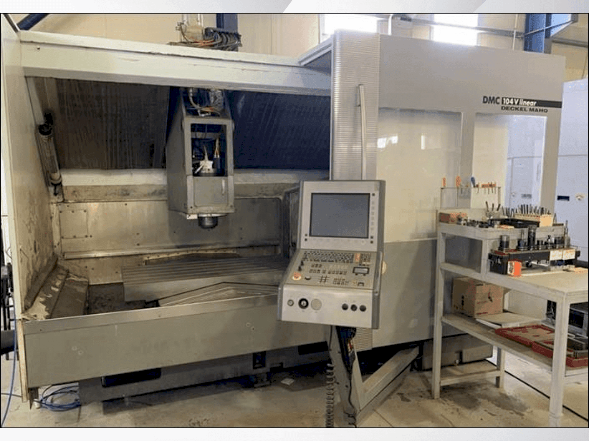 Prikaz stroja DECKEL MAHO DMC 104V Linear sprijeda