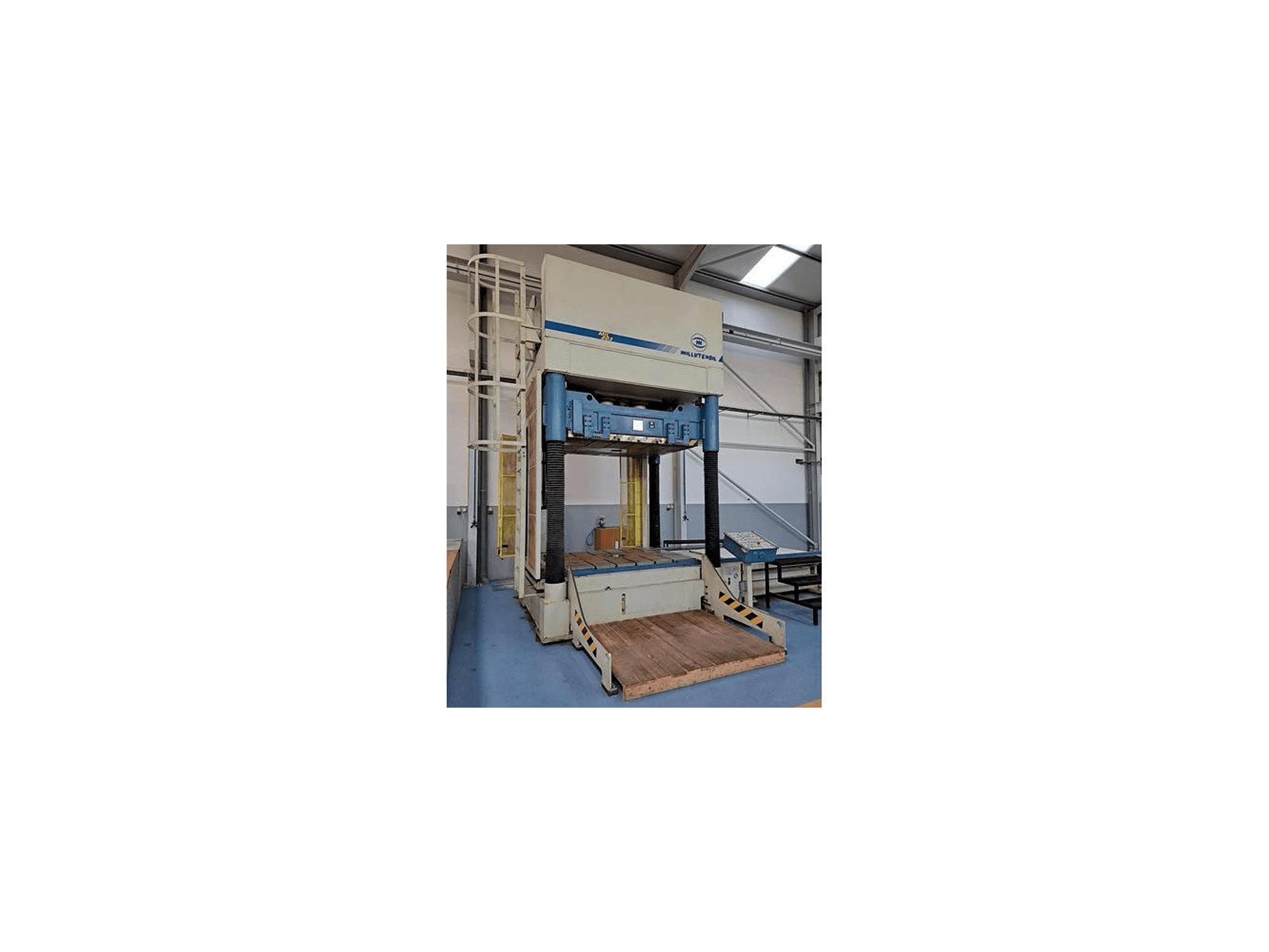 Prikaz lijeve strane stroja MILLUTENSIL Mil 203