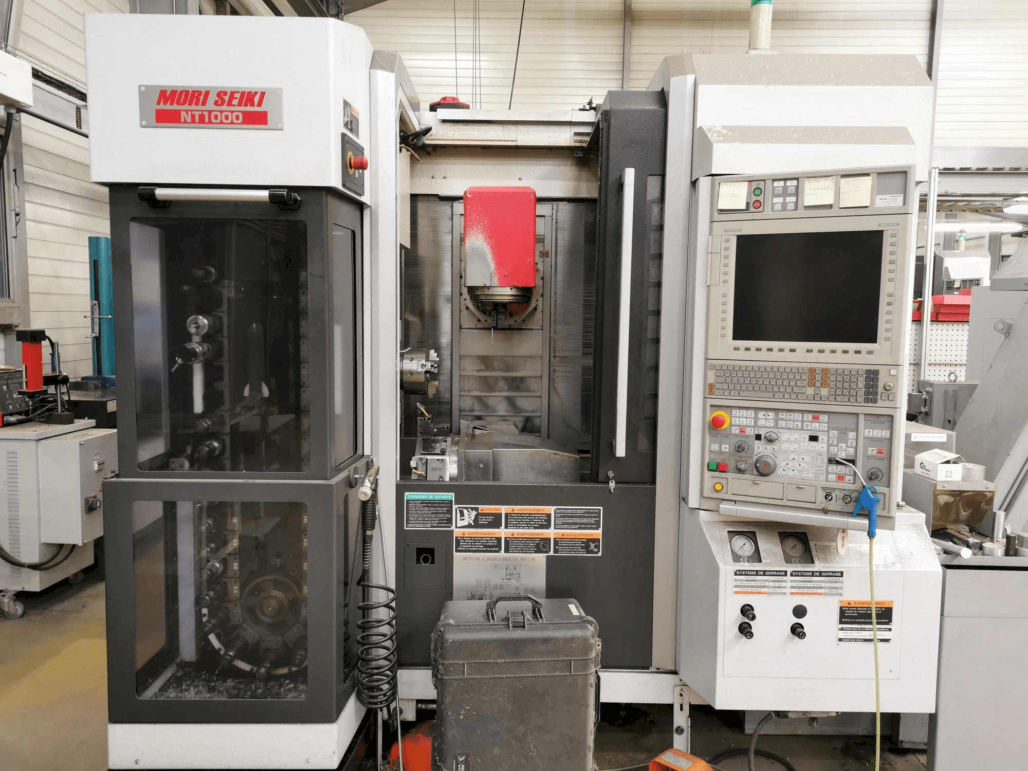 Prikaz stroja MORI SEIKI NT 1000 sprijeda