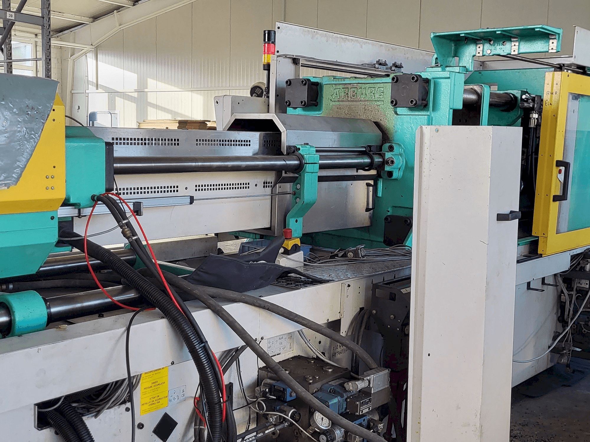 Prikaz stroja Arburg Allrounder Centex 570C2200-1300 slijeva