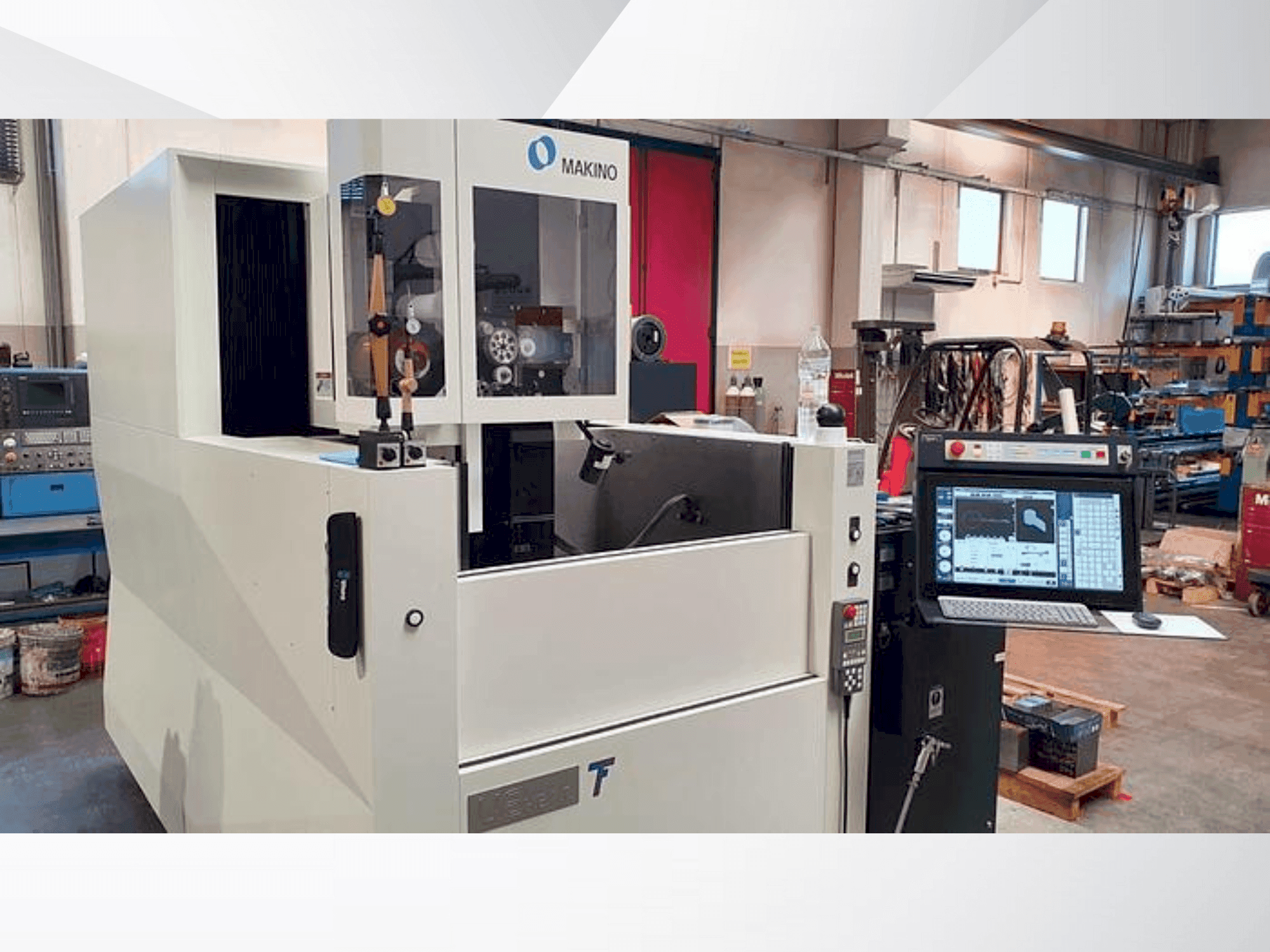 Prikaz stroja Makino U6 HEAT sprijeda