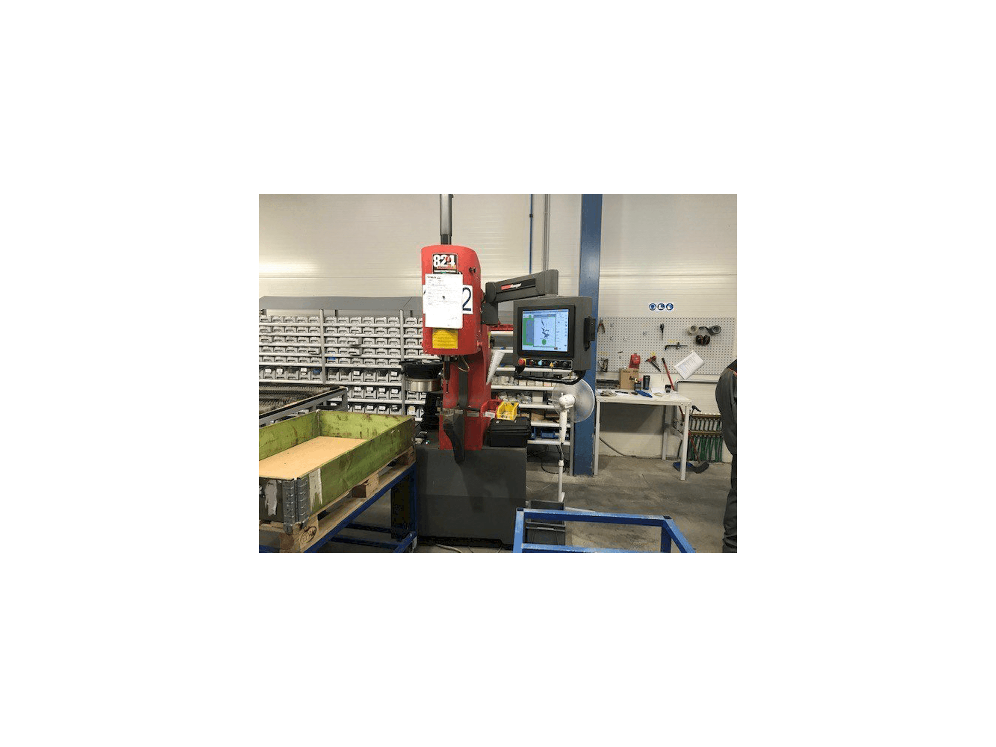 Prikaz lijeve strane stroja Haeger WT-824 4e