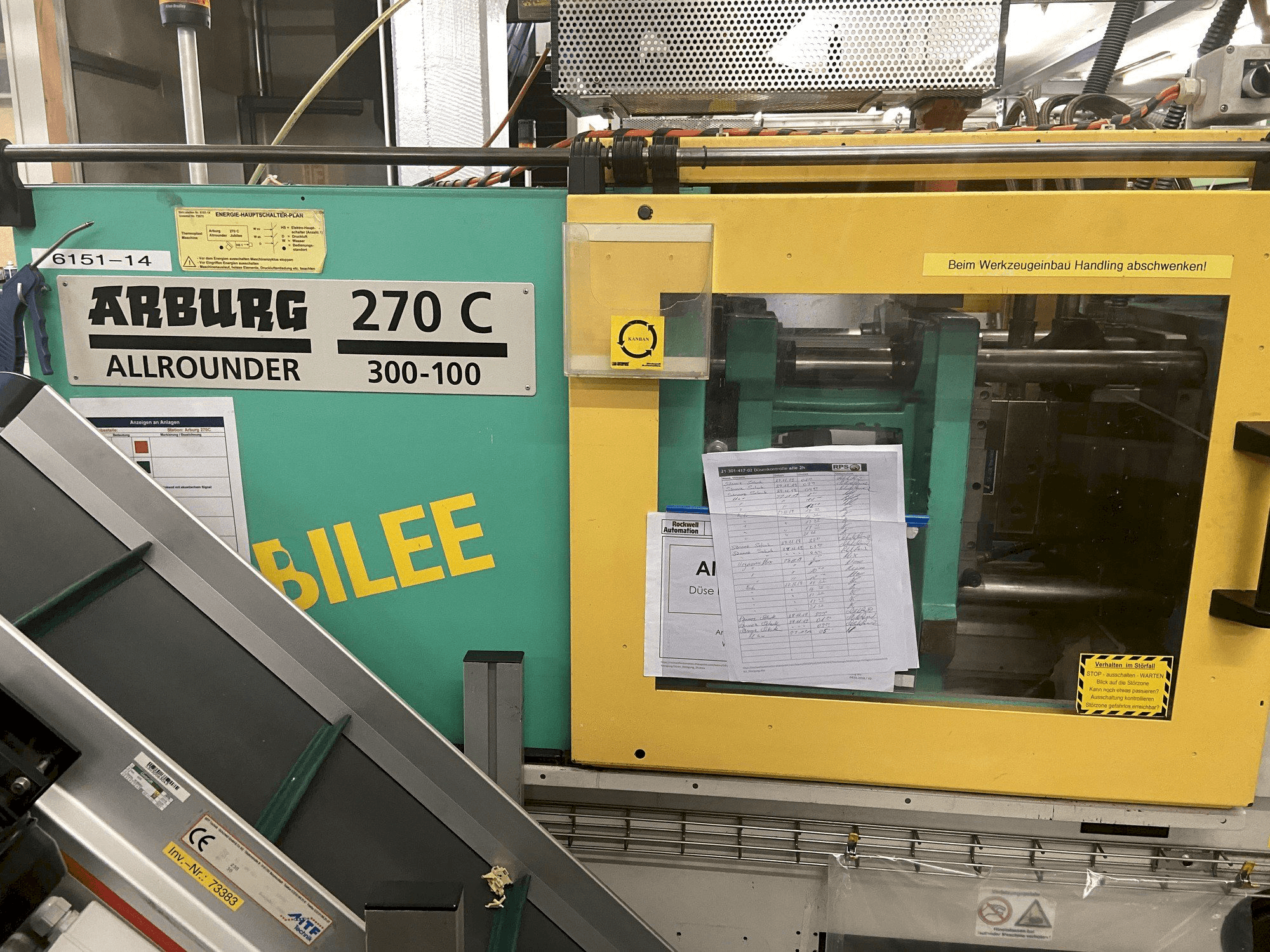 Prikaz stroja Arburg 270 C 300-100 sprijeda