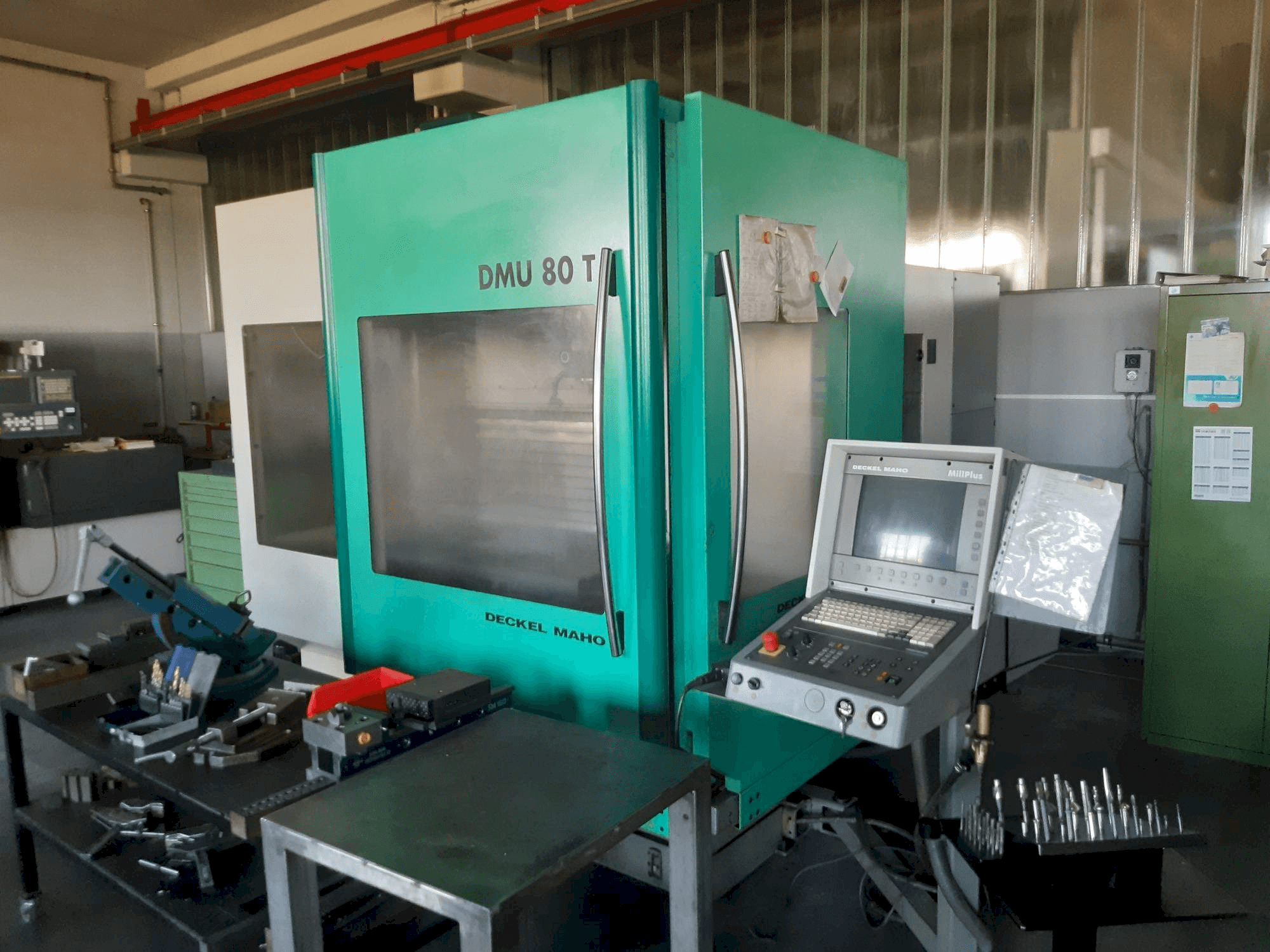 Prikaz stroja DECKEL MAHO DMU 80T sprijeda