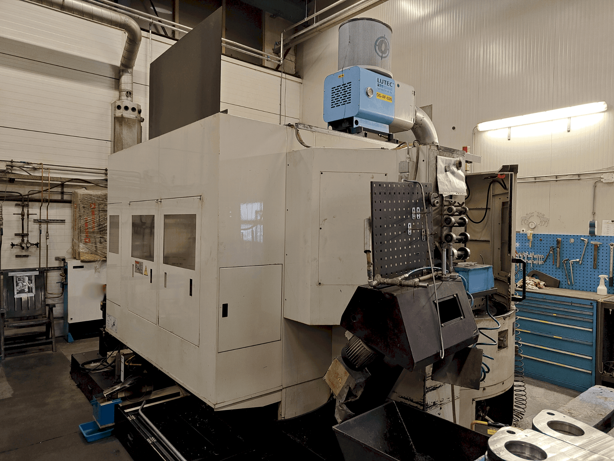 Prikaz stroja Hurco HTX 500 sprijeda