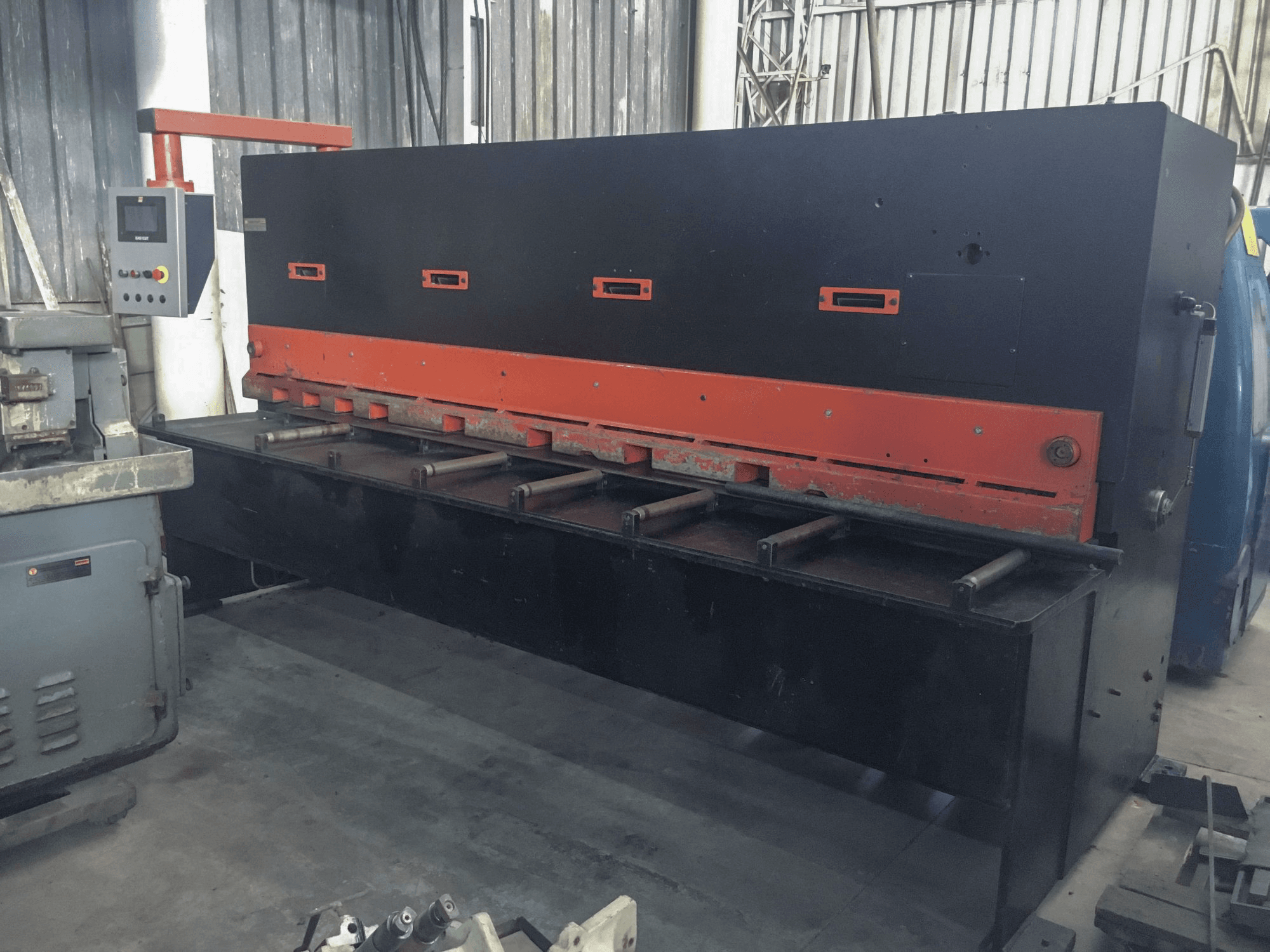 Prikaz stroja Durma DHGM 3006 zdesna