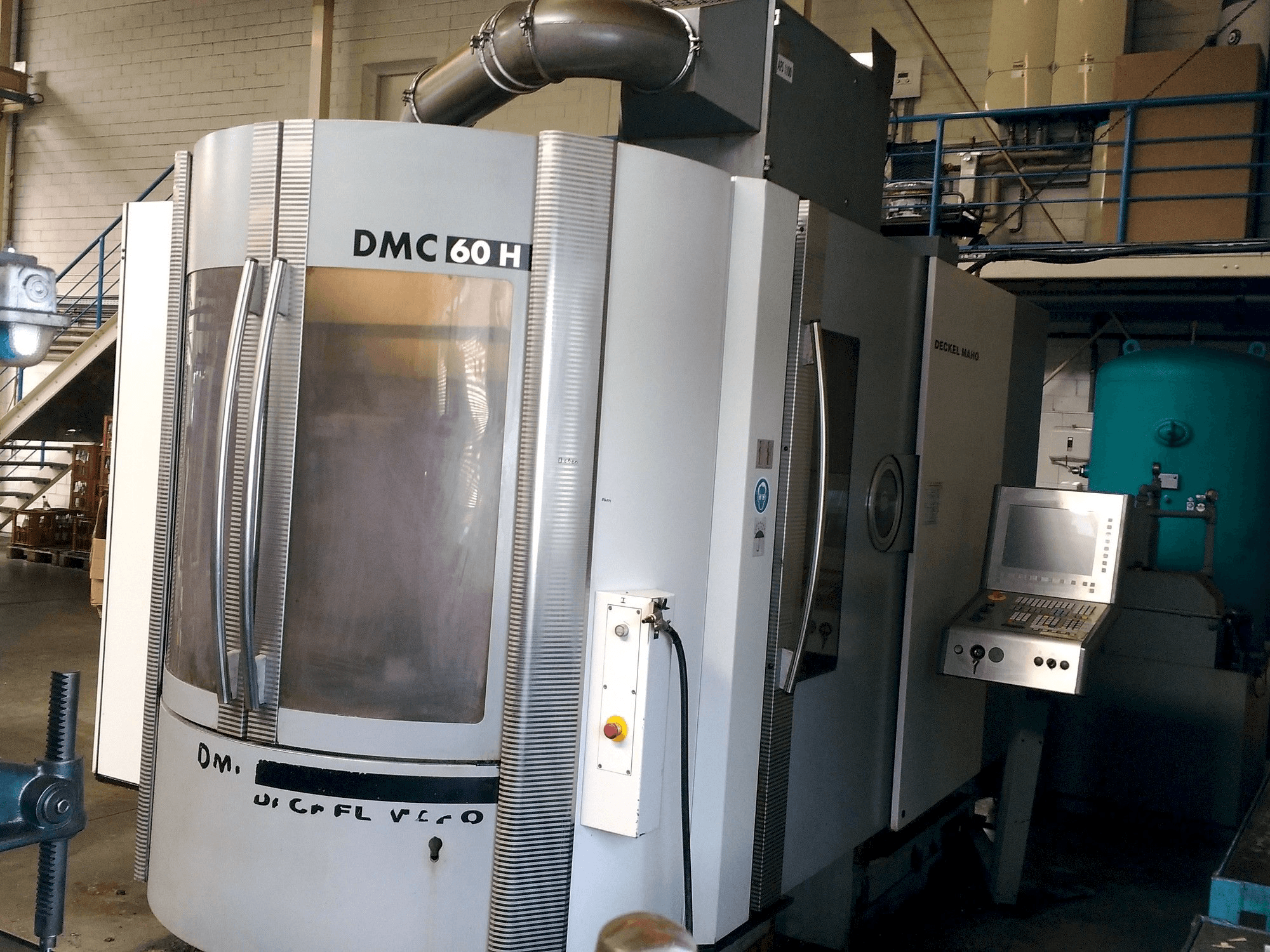 Prikaz stroja DECKEL MAHO DMC 60H hi-dyn sprijeda
