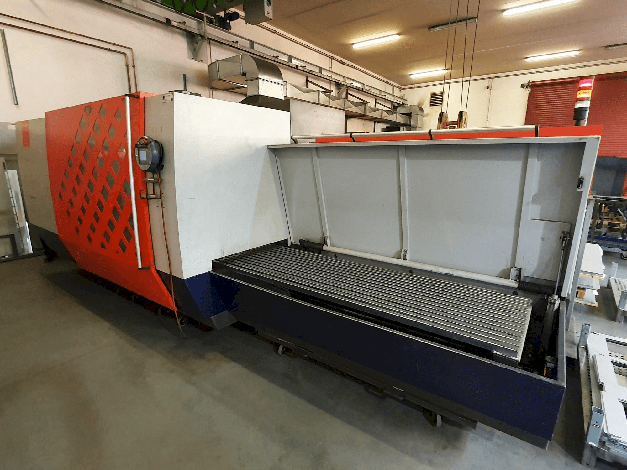 Prikaz stroja Bystronic ByVention 3015 sprijeda