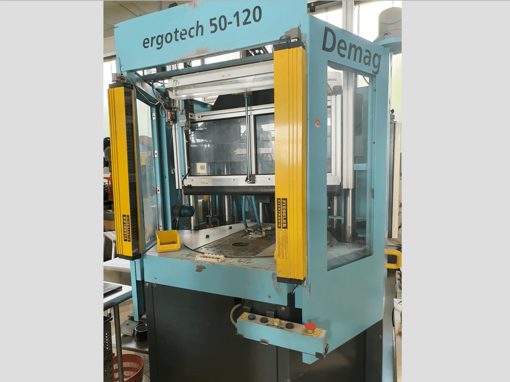 Prikaz stroja DEMAG Ergotech 50-120 sprijeda