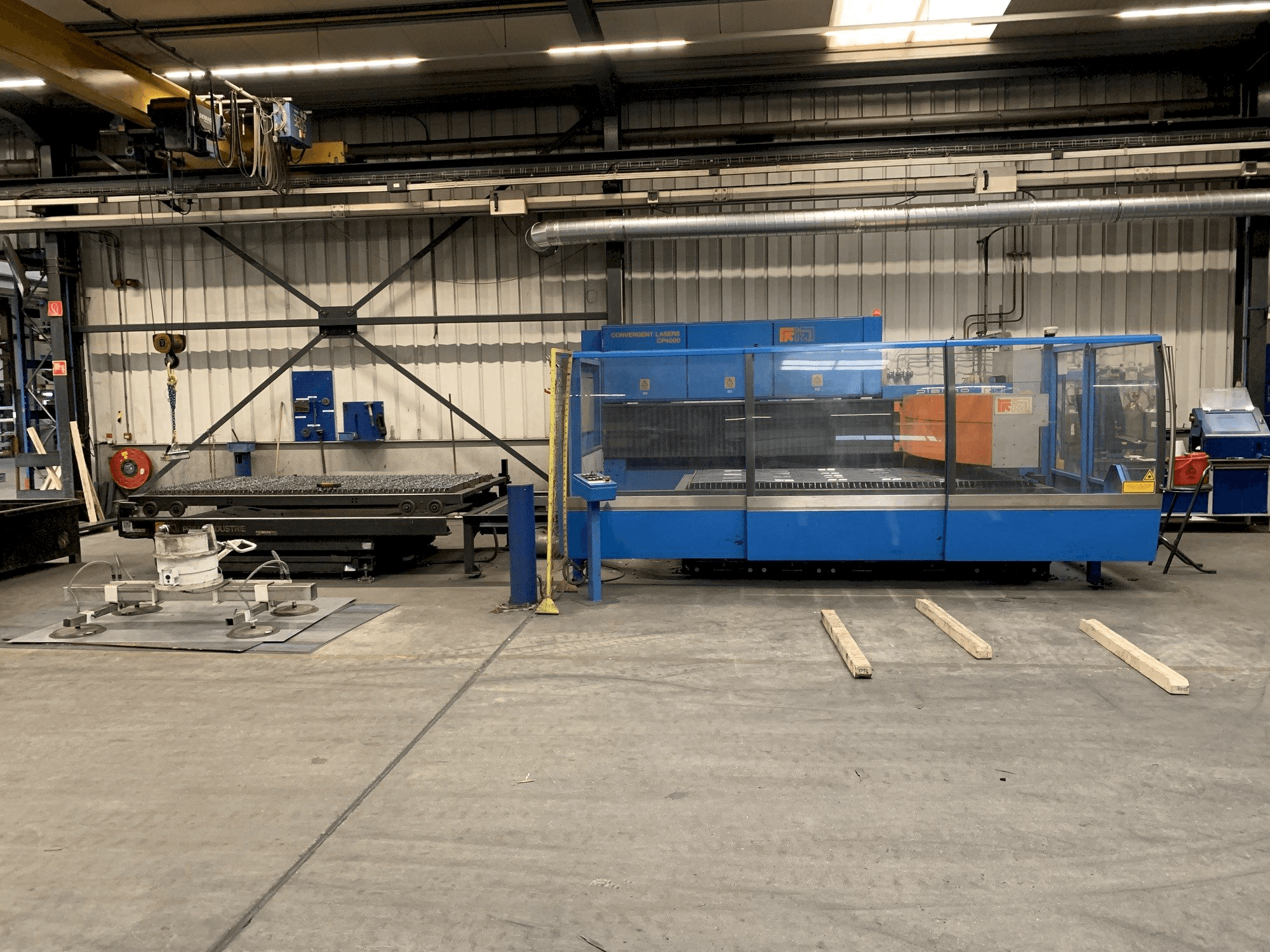 Prikaz stroja Prima Power Platino 1530 4,0 kW C02 sprijeda