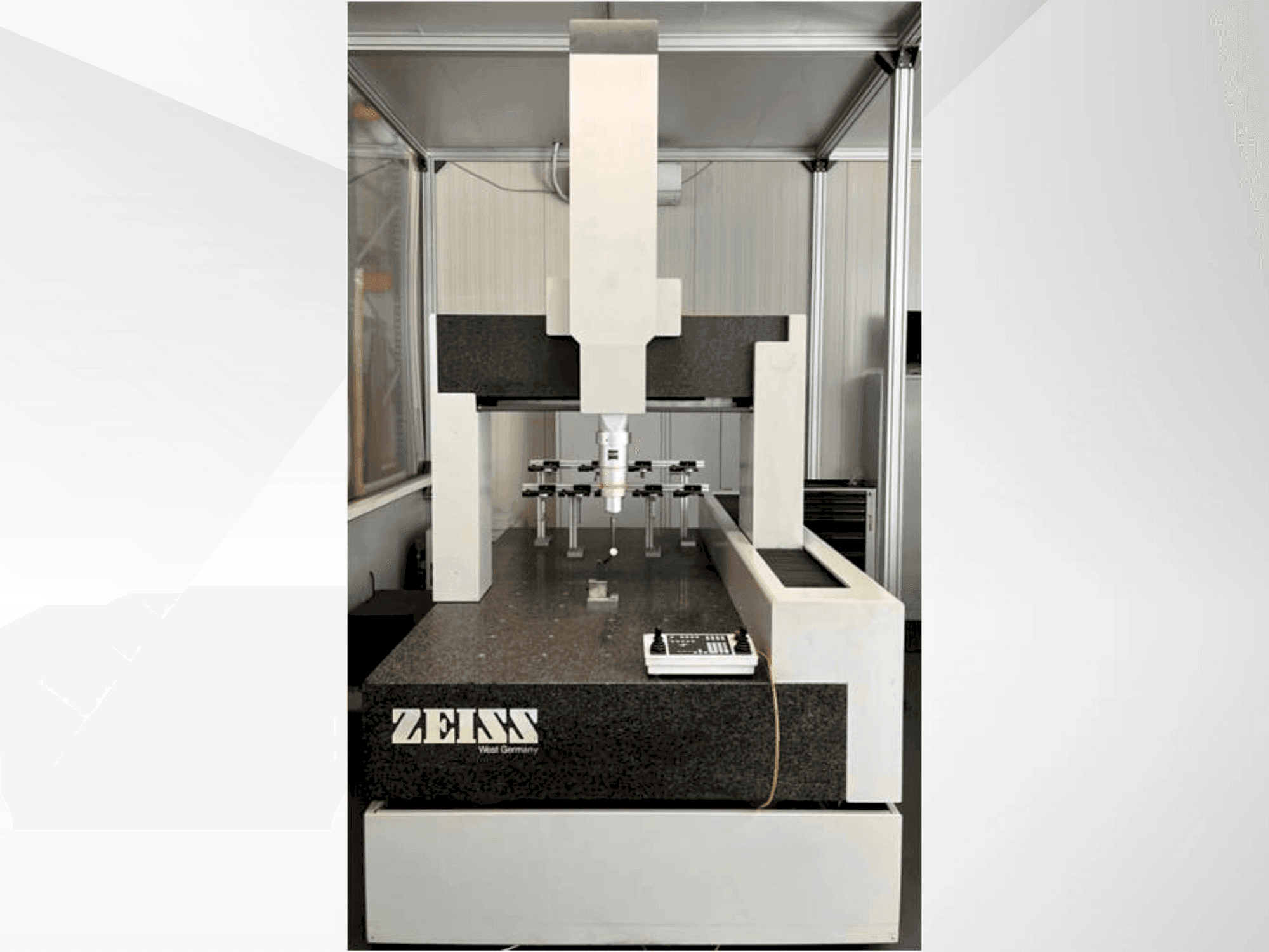 Prikaz stroja ZEISS UMC 850 sprijeda