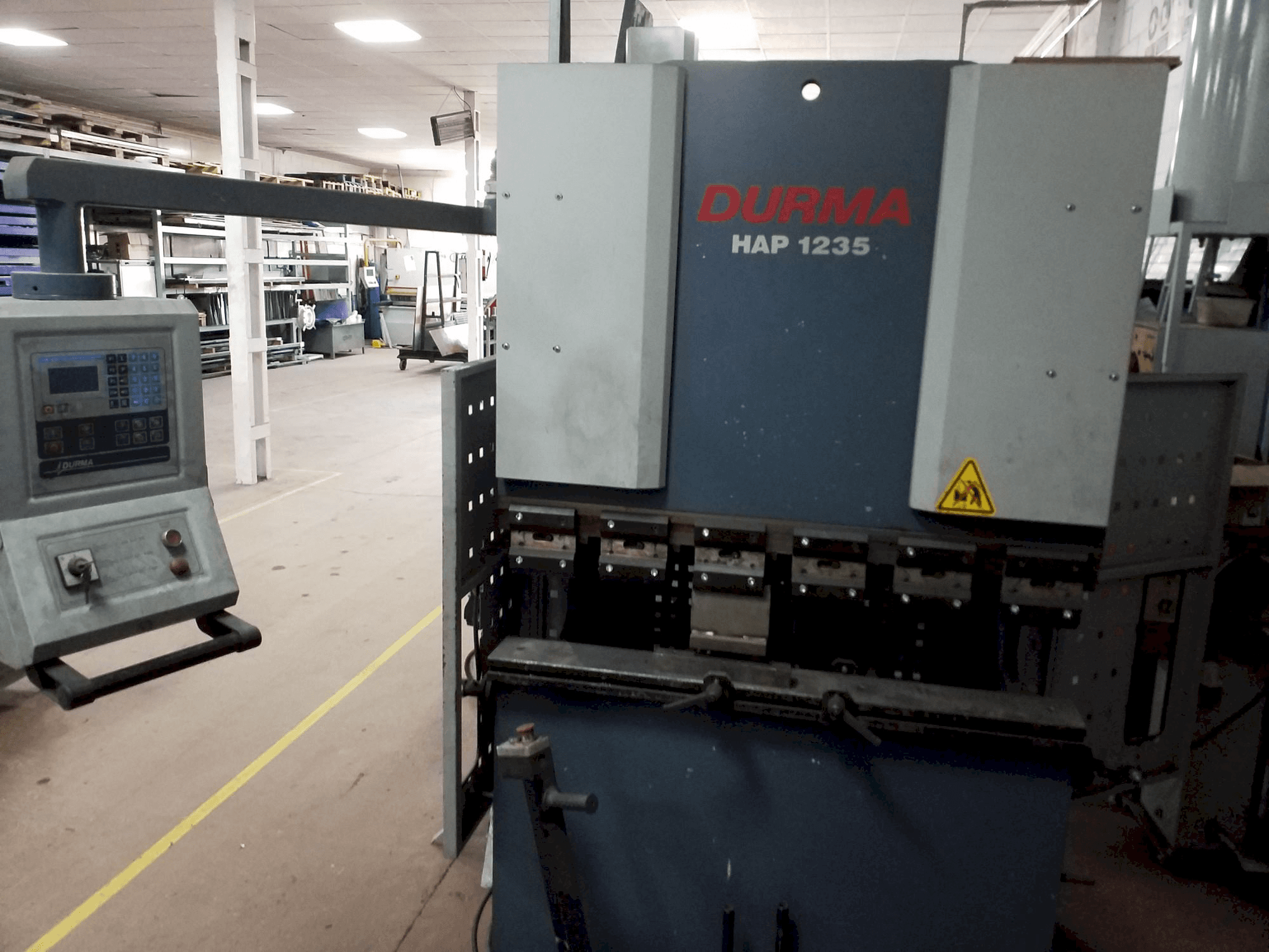 Prikaz stroja Durma HAP-1235 sprijeda