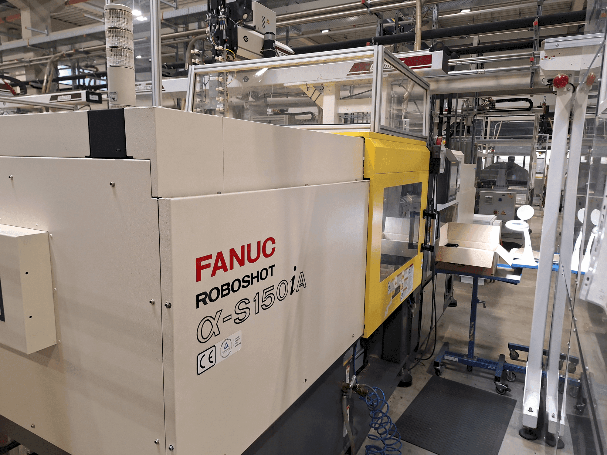 Prikaz stroja FANUC Roboshot S150iA sprijeda
