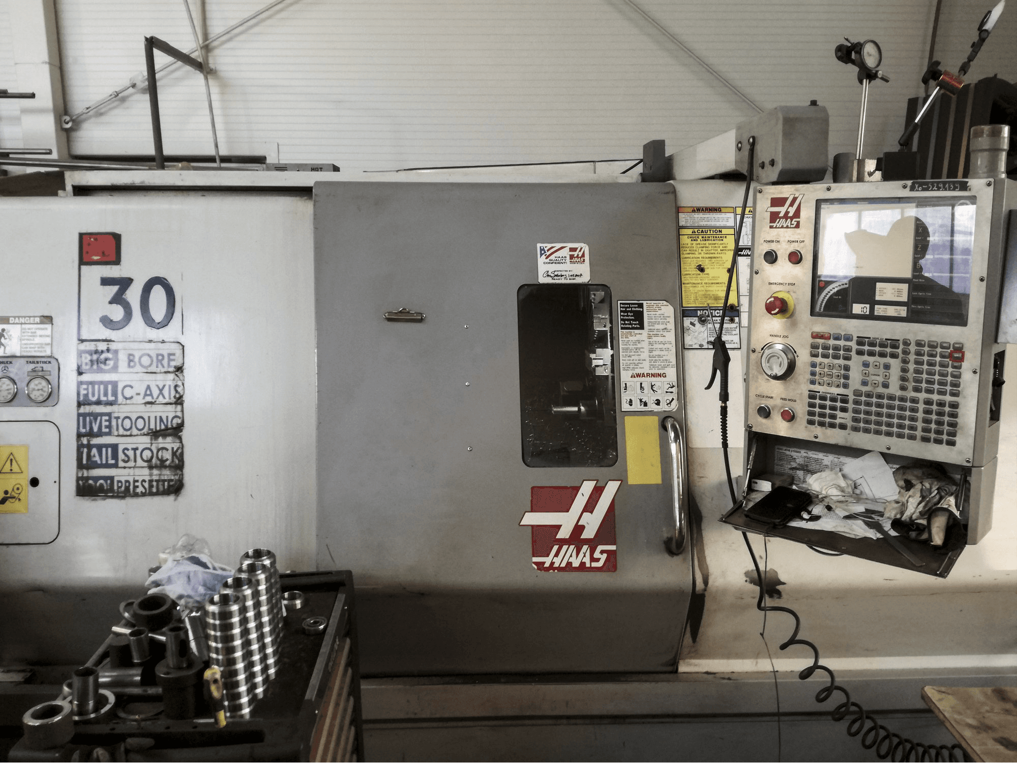 Prikaz stroja HAAS SL-30TBHE sprijeda