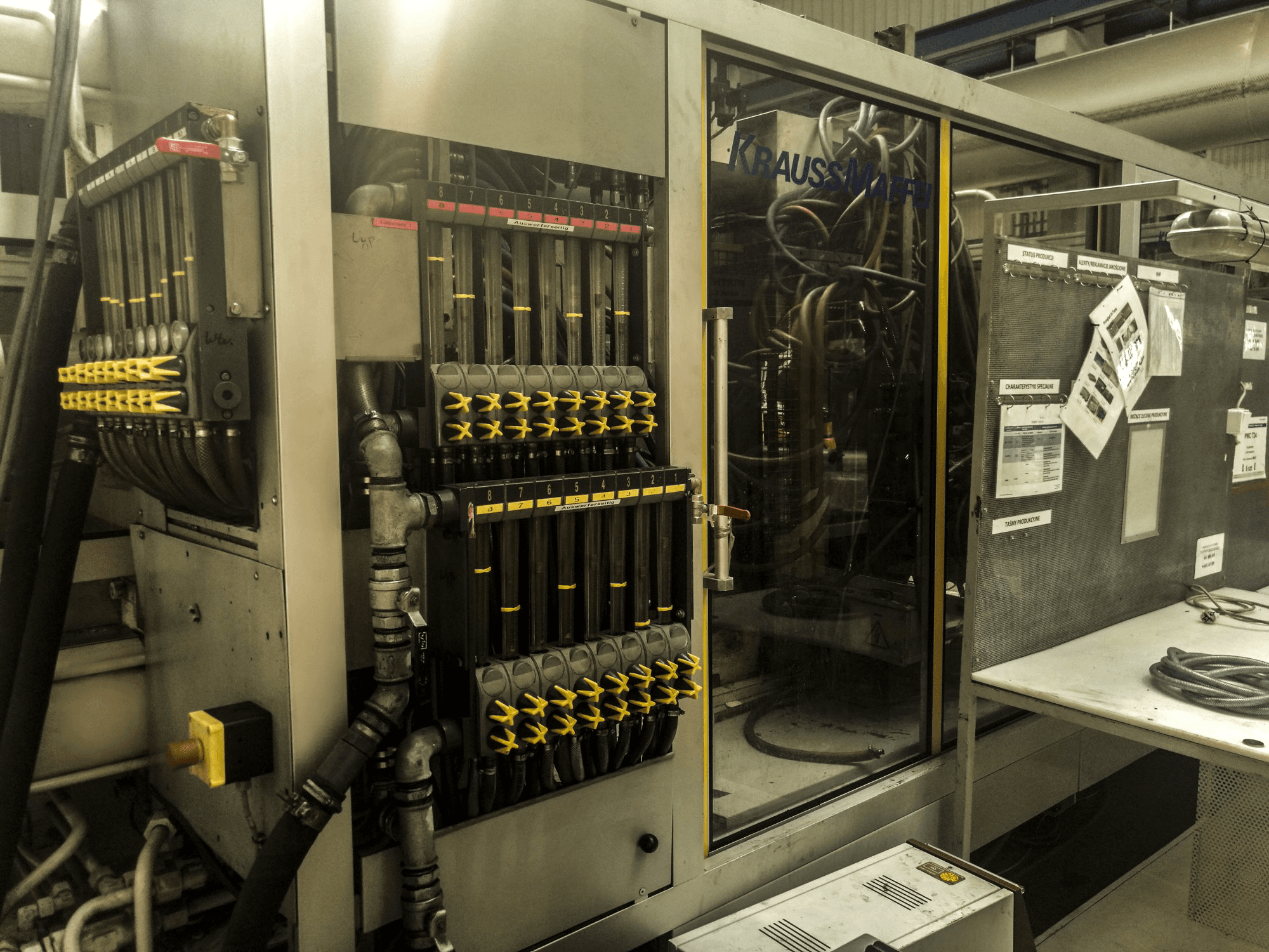 Prikaz stroja Krauss Maffei 800-8000 MC sprijeda