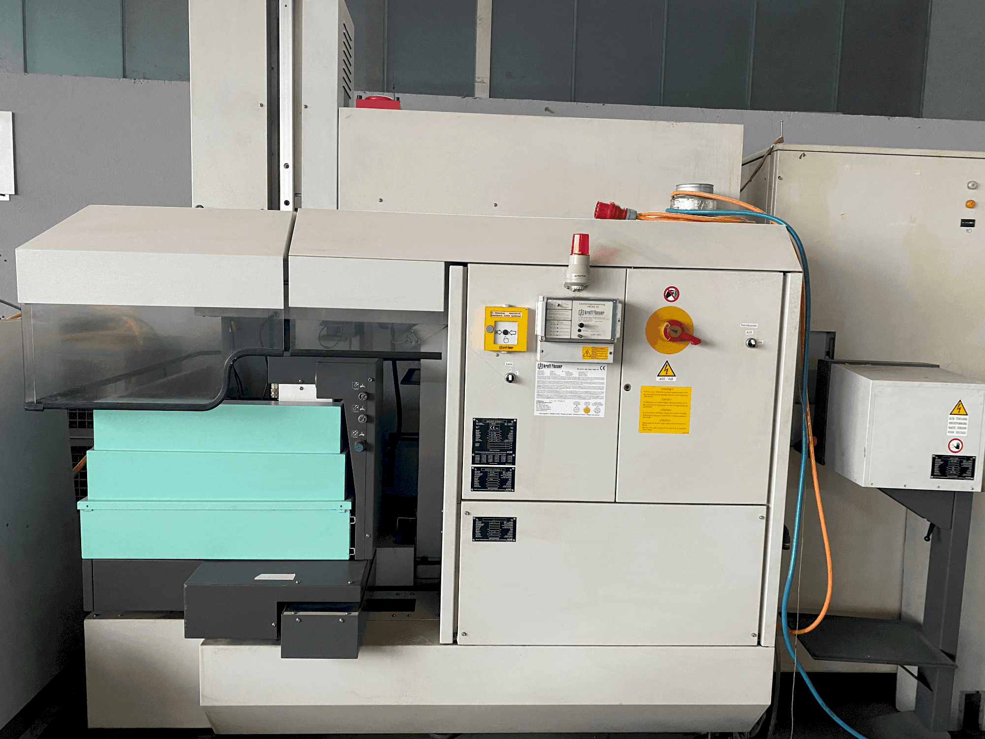 Prikaz stroja AGIE Agietron Integral 2 sprijeda