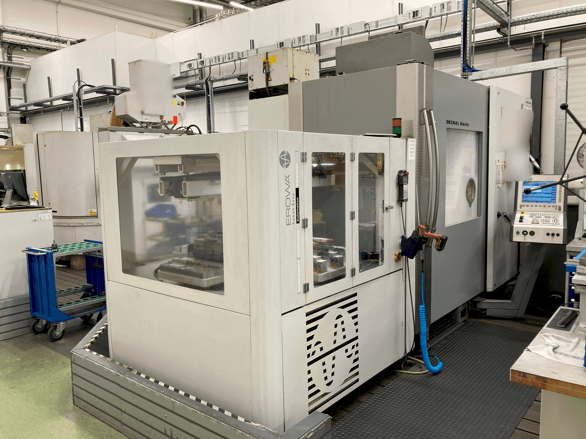Prikaz stroja DECKEL DMC 75V linear sprijeda