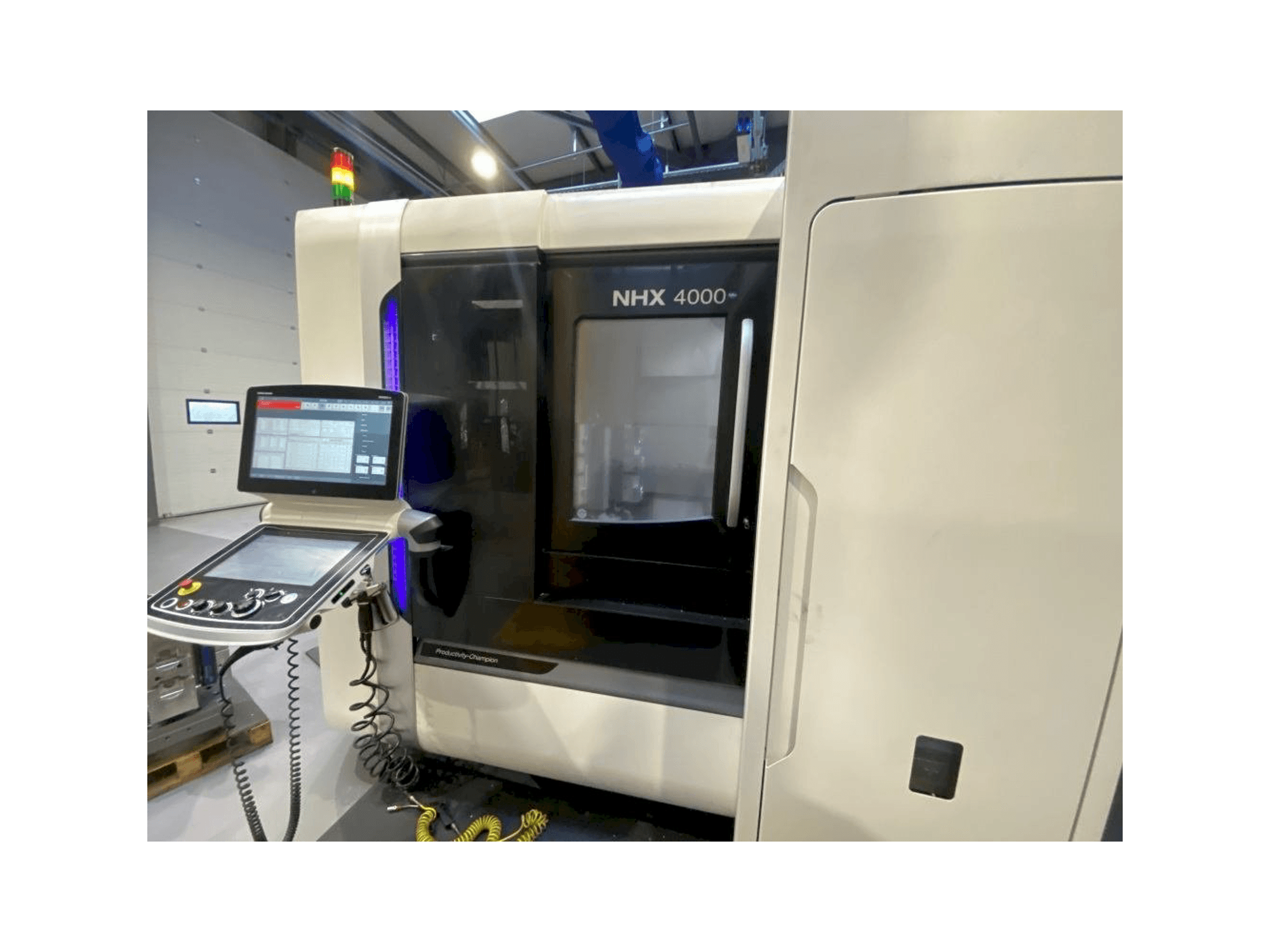 Prikaz stroja DMG MORI NHX 4000 sprijeda