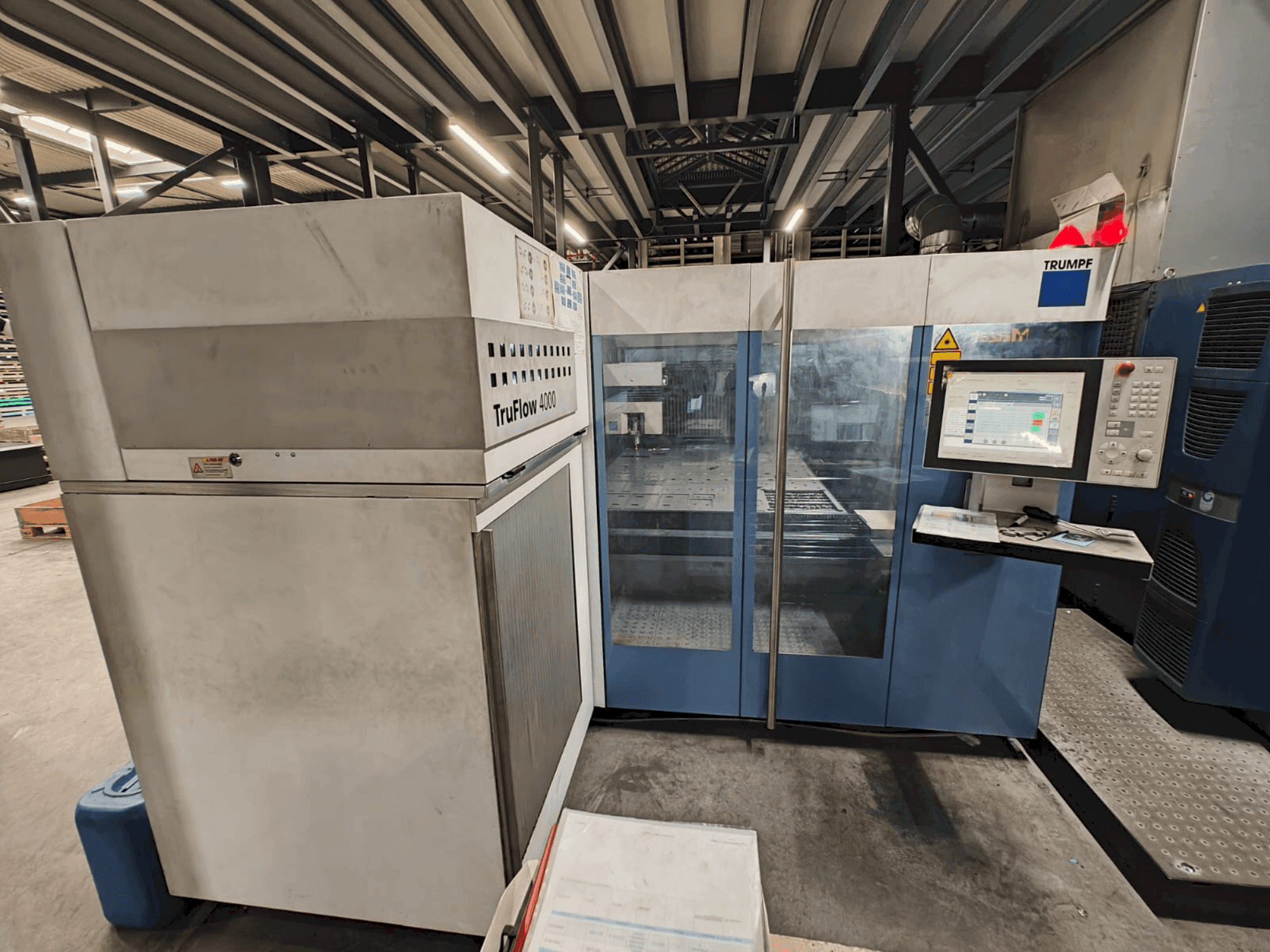 Prikaz stroja TRUMPF TruLaser 3030 sprijeda