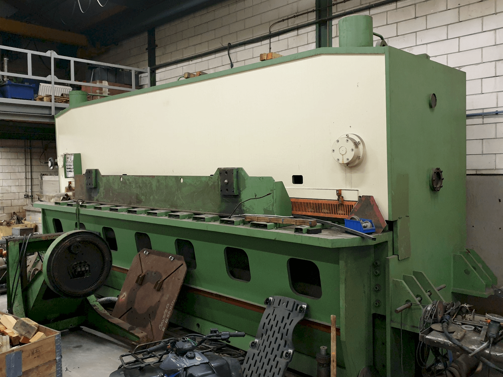 Prikaz stroja LVD MVS 62/16 zdesna