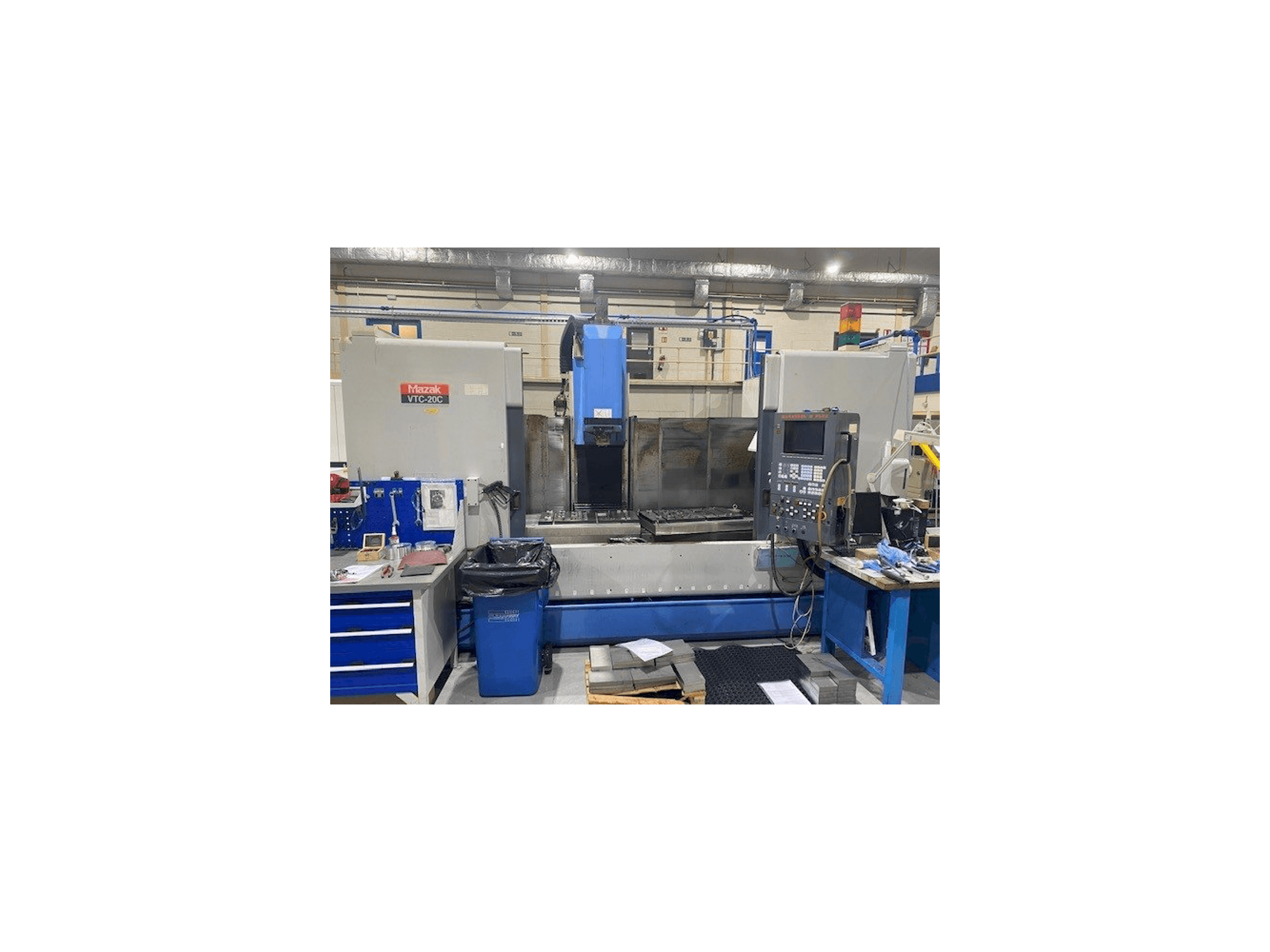Prikaz stroja Mazak VTC-20C sprijeda