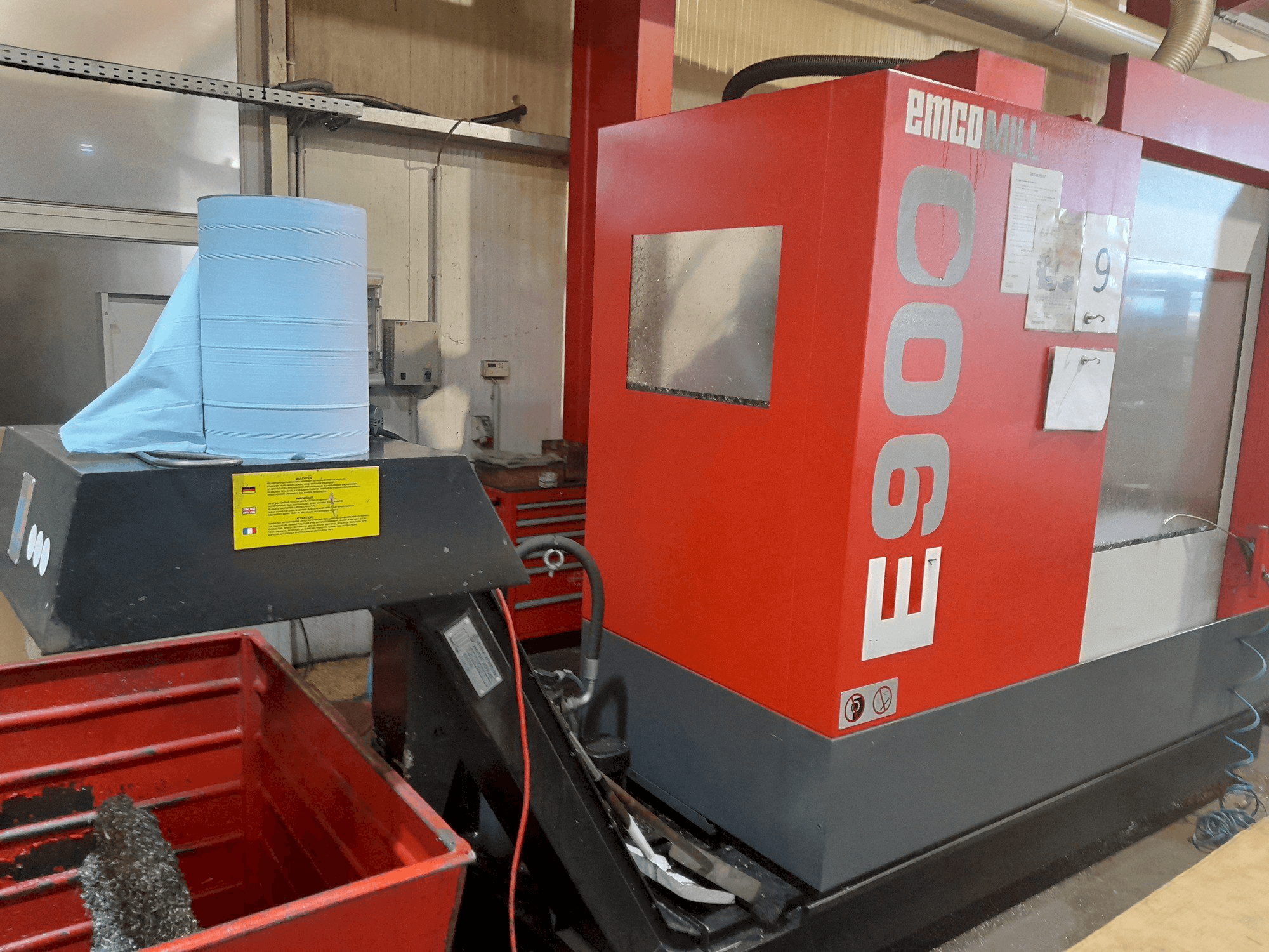 Prikaz stroja EMCO E900 sprijeda