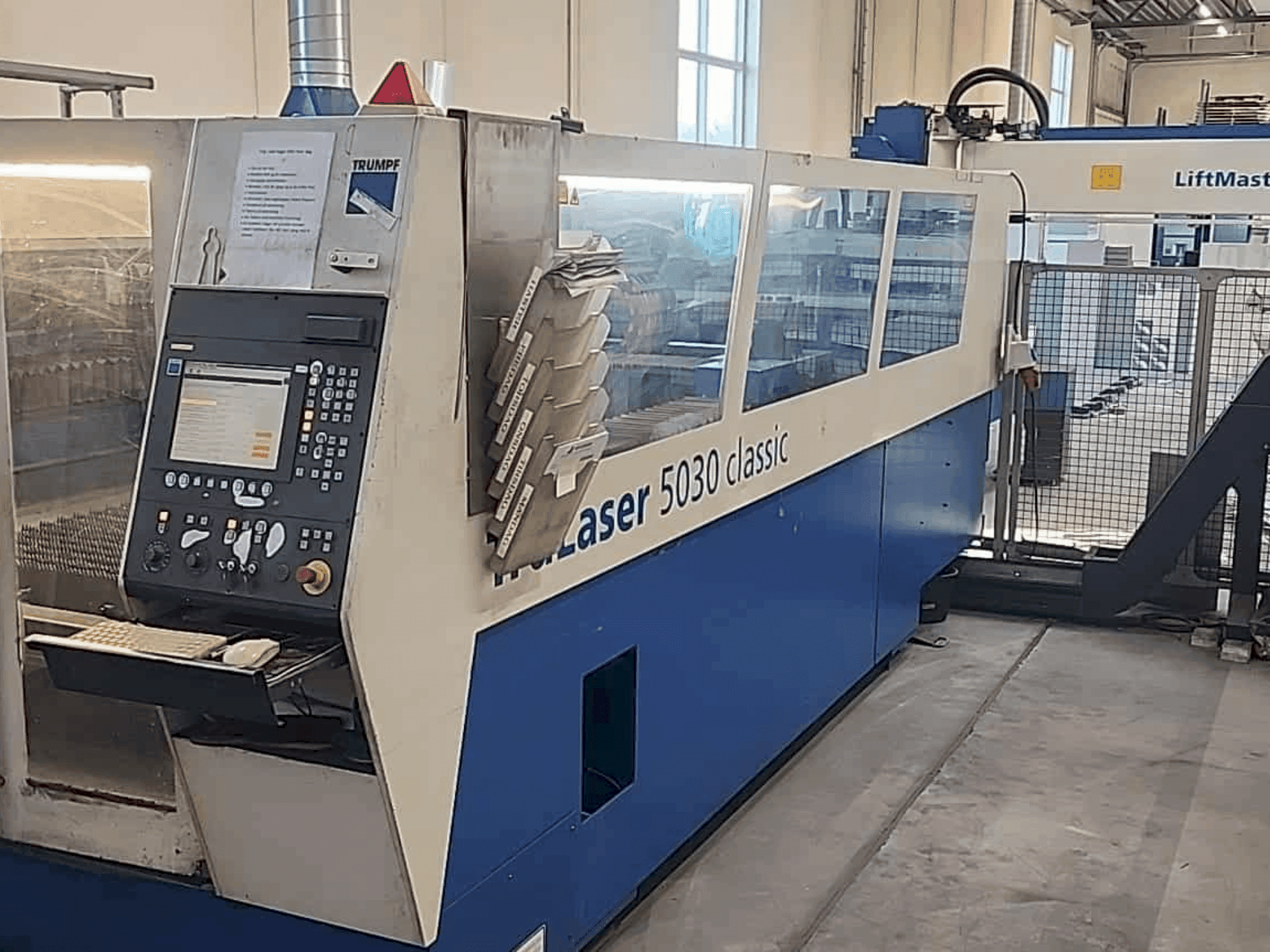 Prikaz stroja TRUMPF TruLaser 5030 classic sprijeda