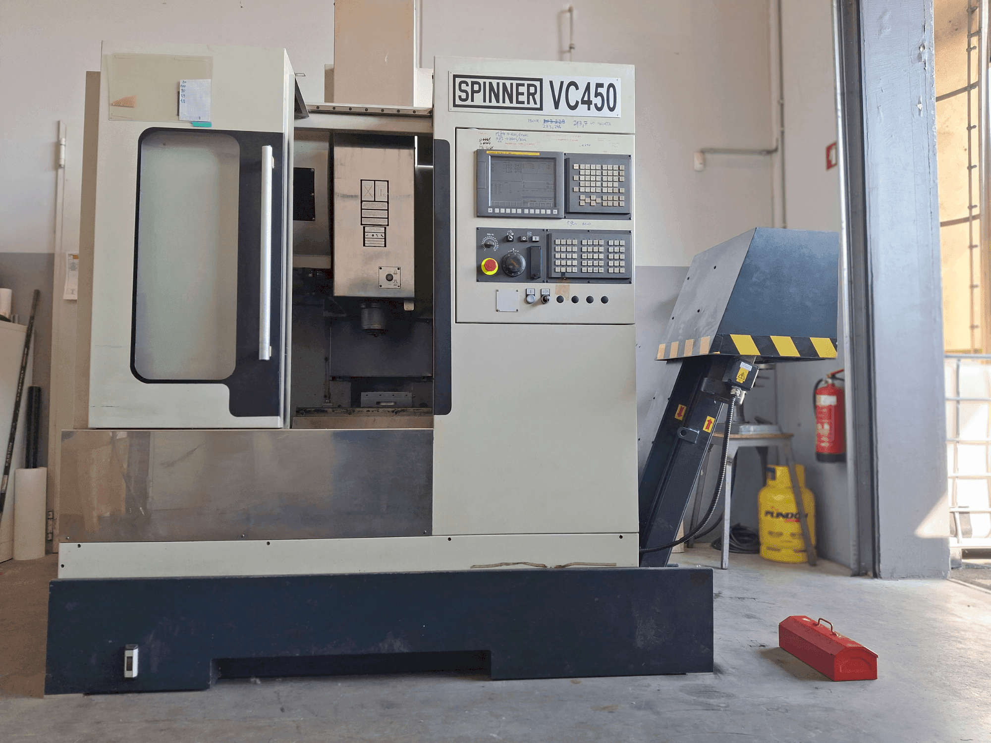 Prikaz stroja SPINNER VC 450 sprijeda