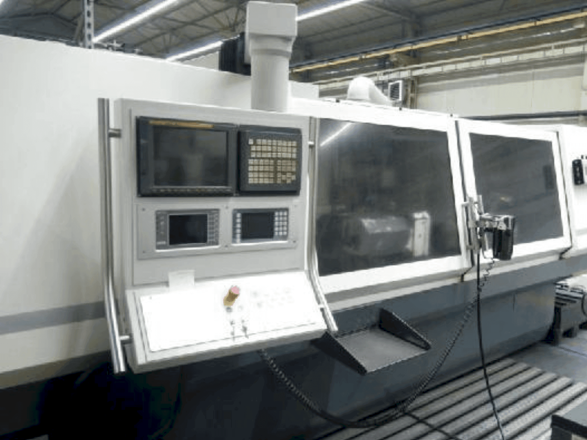 Prikaz stroja STUDER S40 CNC sprijeda