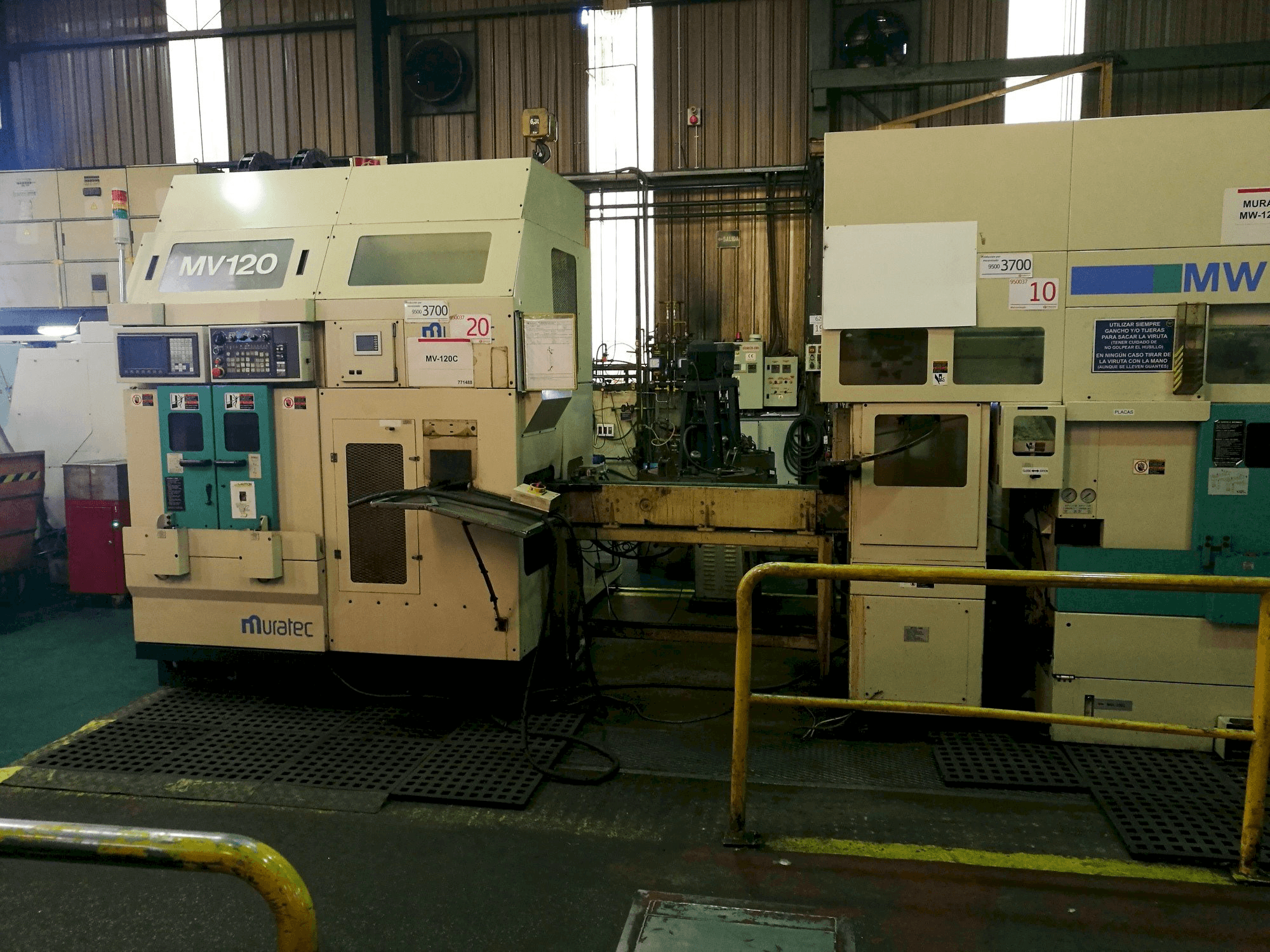 Prikaz stroja Muratec MV120 sprijeda