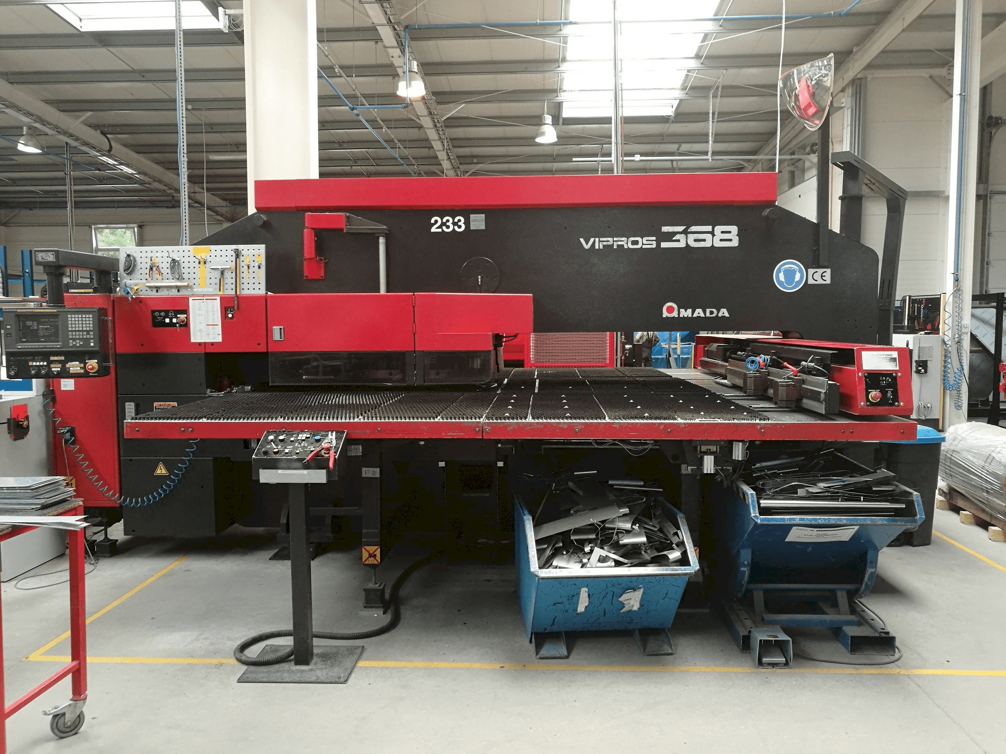 Prikaz stroja AMADA VIPROS 368 King sprijeda