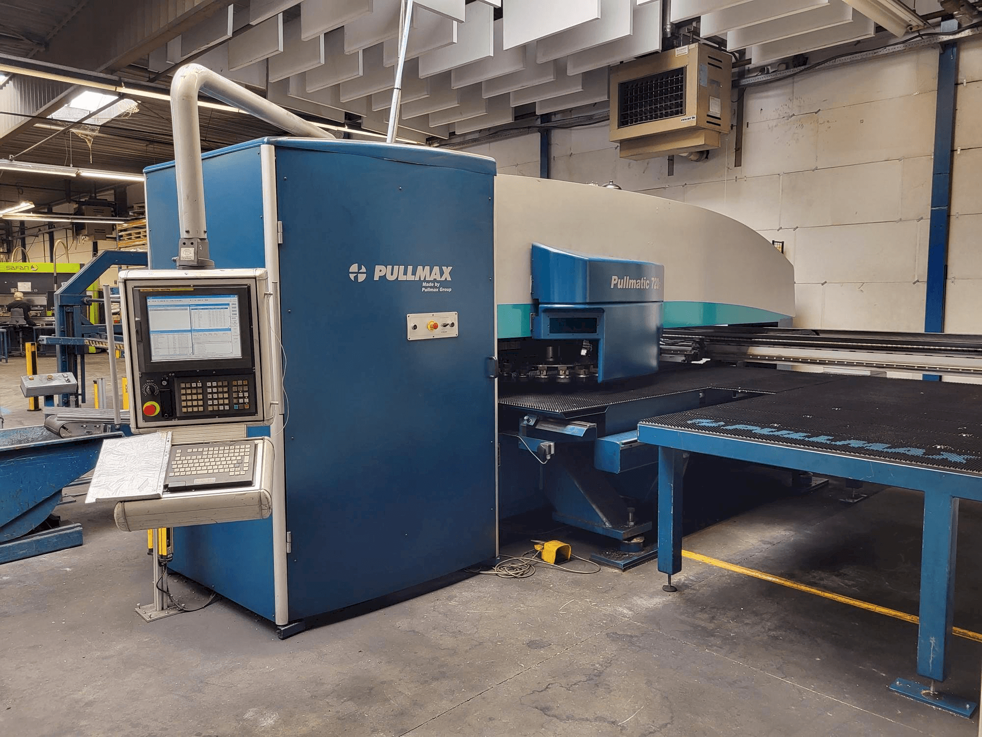 Prikaz stroja Pullmax 720 sprijeda