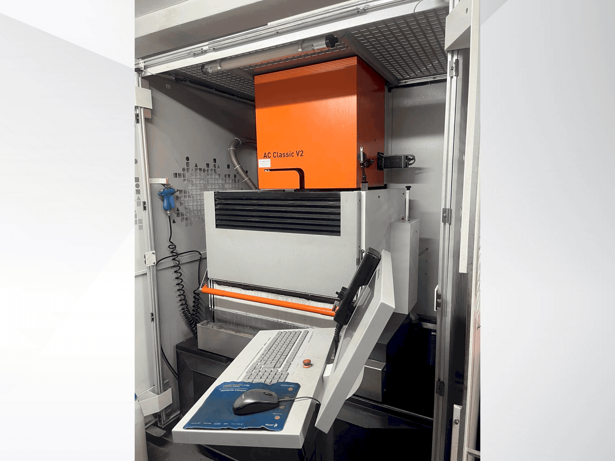 Prikaz stroja AgieCharmilles Classic V2 sprijeda