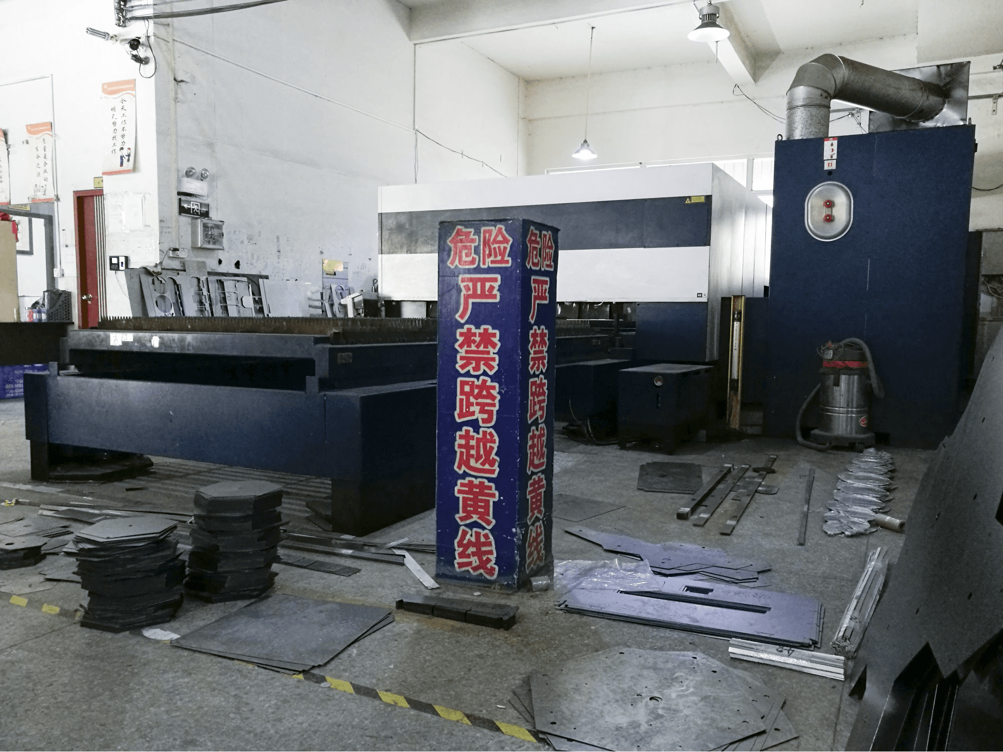 Prikaz 1 stroja Trumpf TruLaser 3030 zdesna