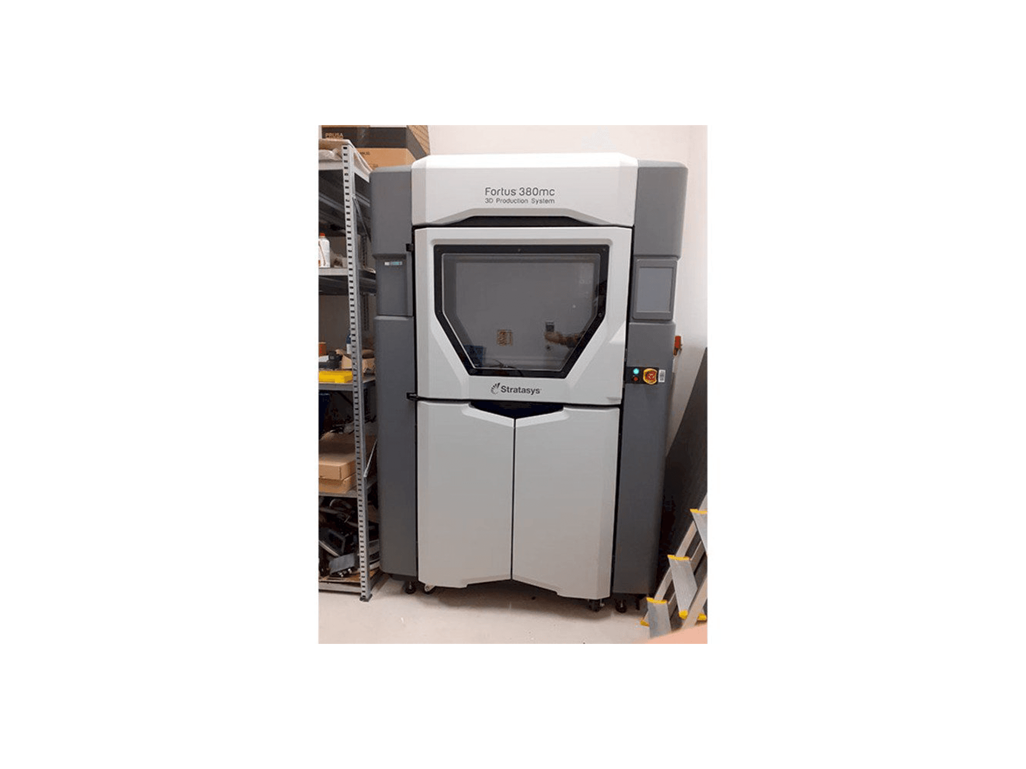 Prikaz stroja Stratasys Fortus 380MC sprijeda