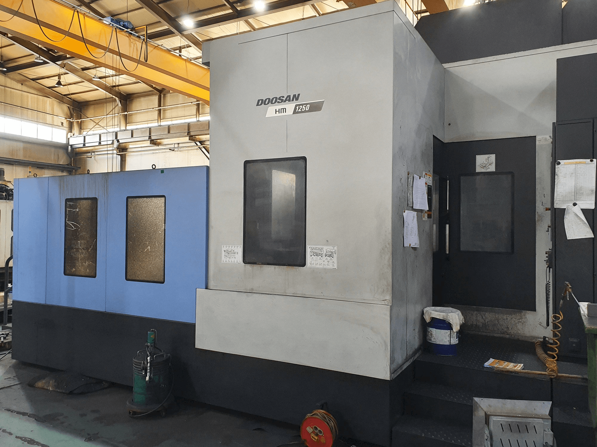 Prikaz stroja Doosan HM 1250 sprijeda