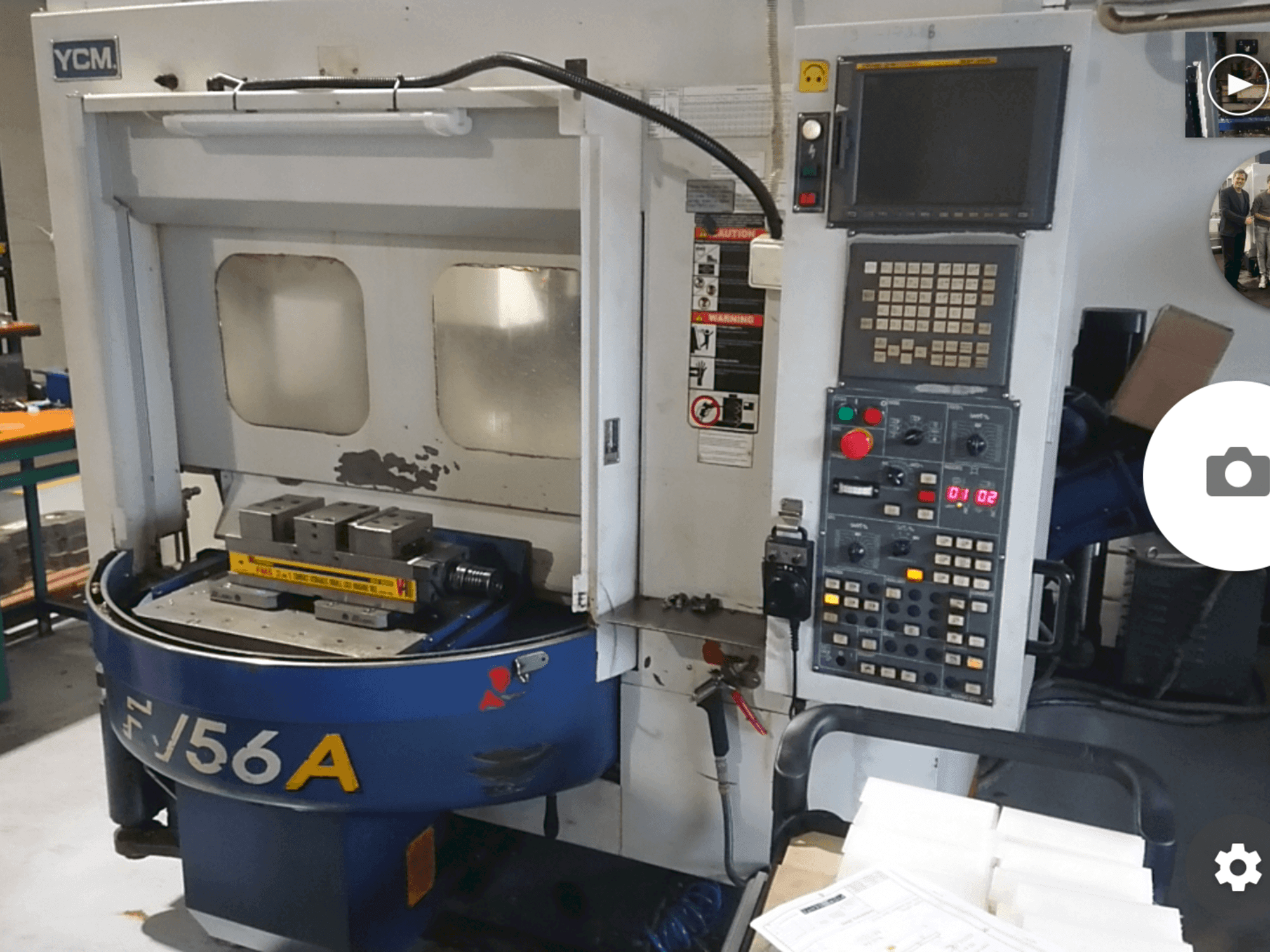 Prikaz stroja YCM FV56A sprijeda