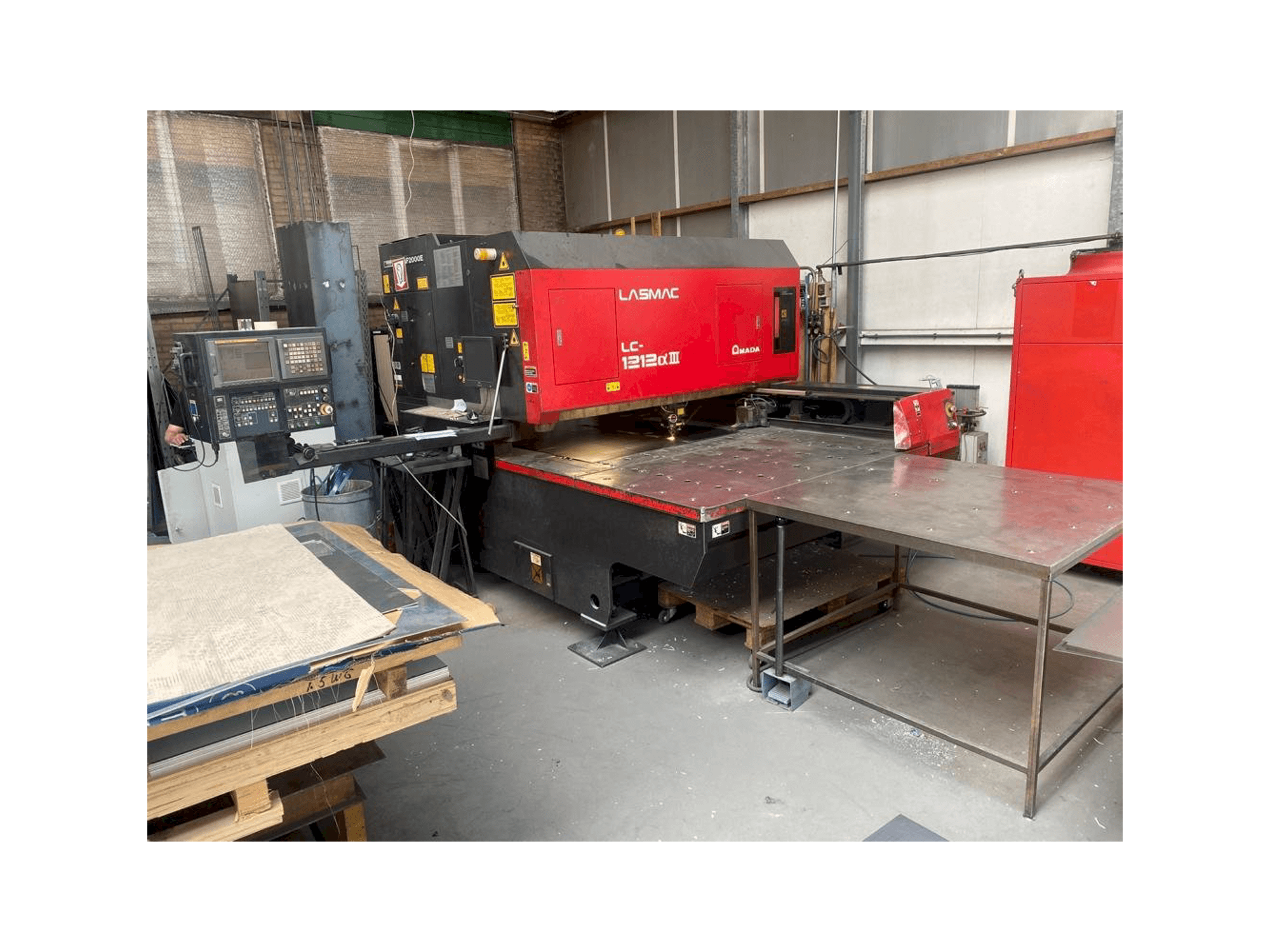 Prikaz stroja AMADA LC 1212 A3 sprijeda