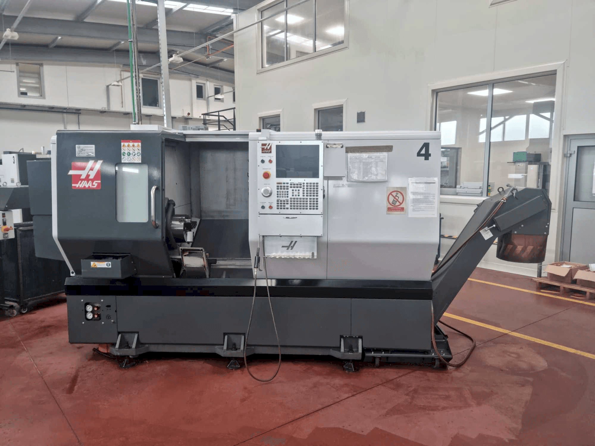 Prikaz stroja HAAS ST-30Y sprijeda