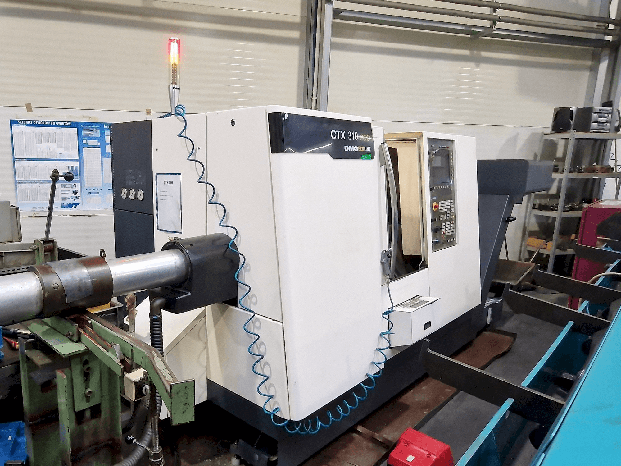 Prikaz lijeve strane stroja DMG CTX 310 ecoline