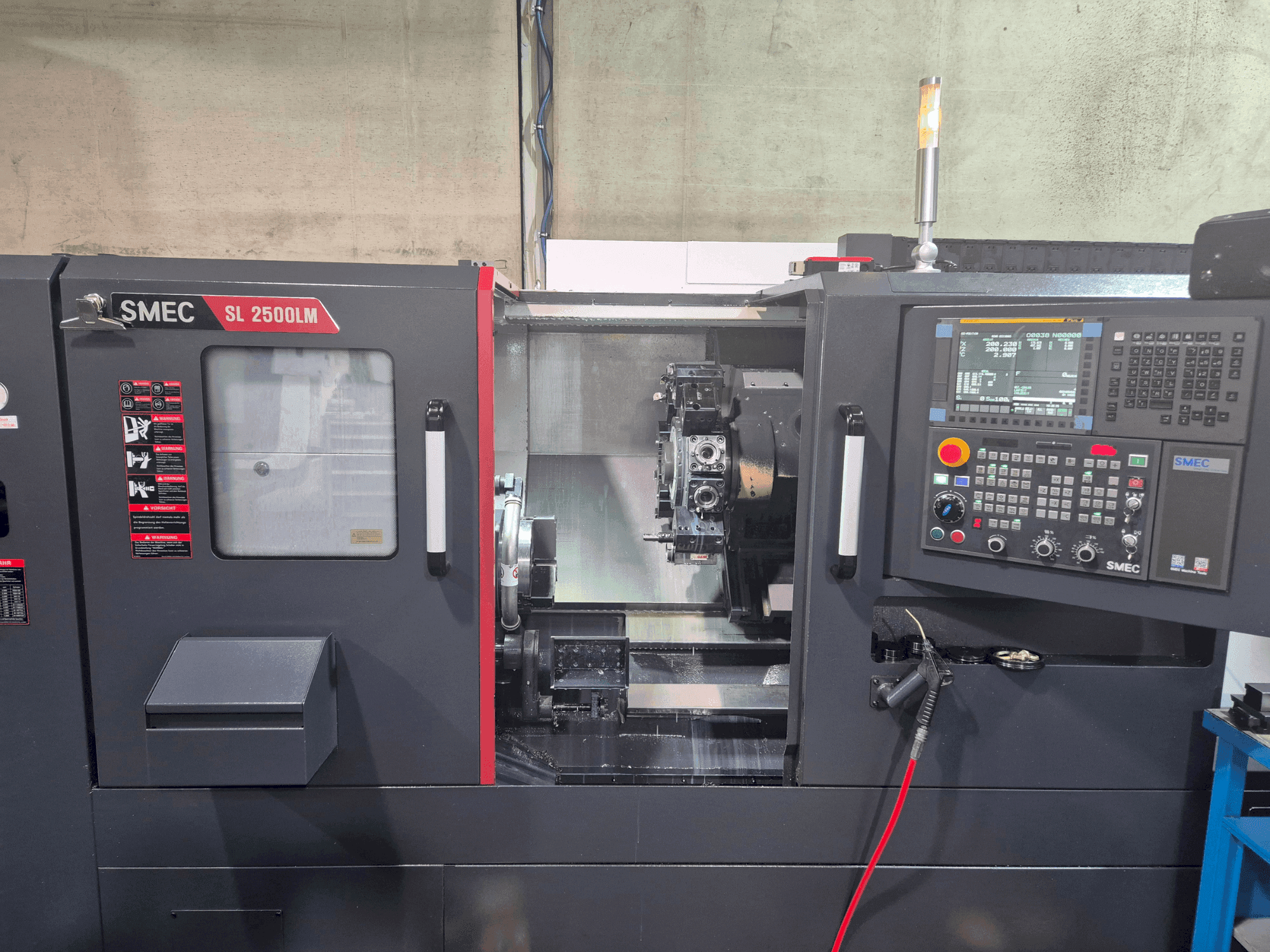 Prikaz stroja SMEC SL2500LM sprijeda
