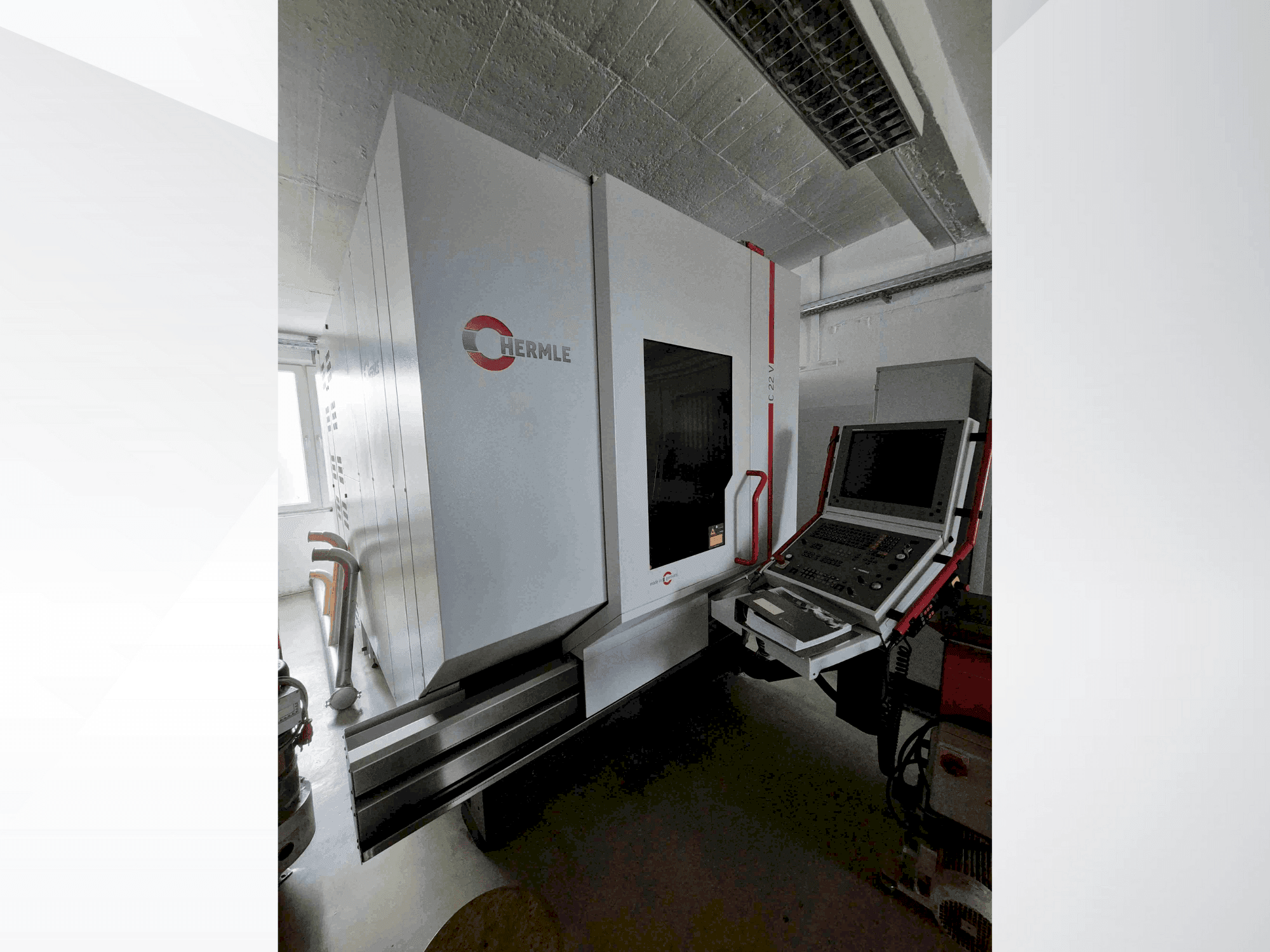 Prikaz stroja HERMLE C22 V sprijeda